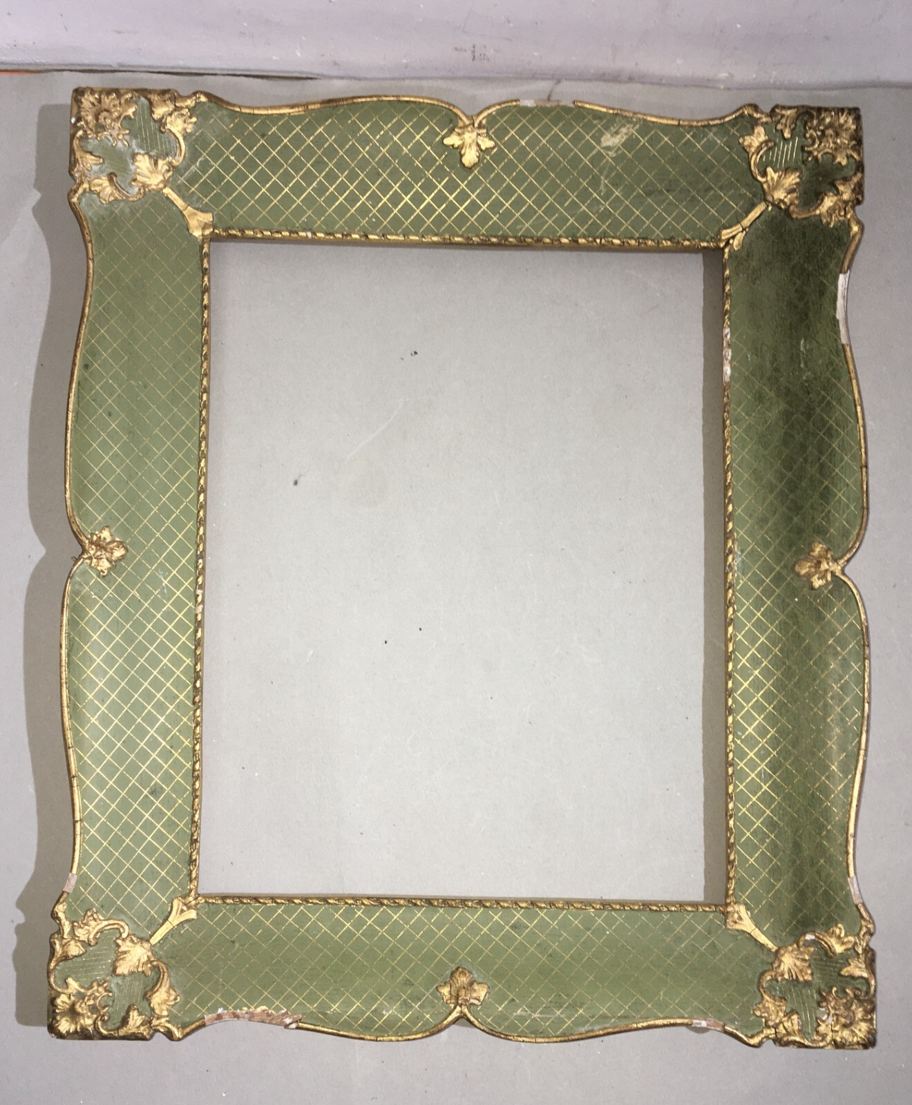 Cornice d'Epoca In Legno Laccato E Dorato Con Fregi