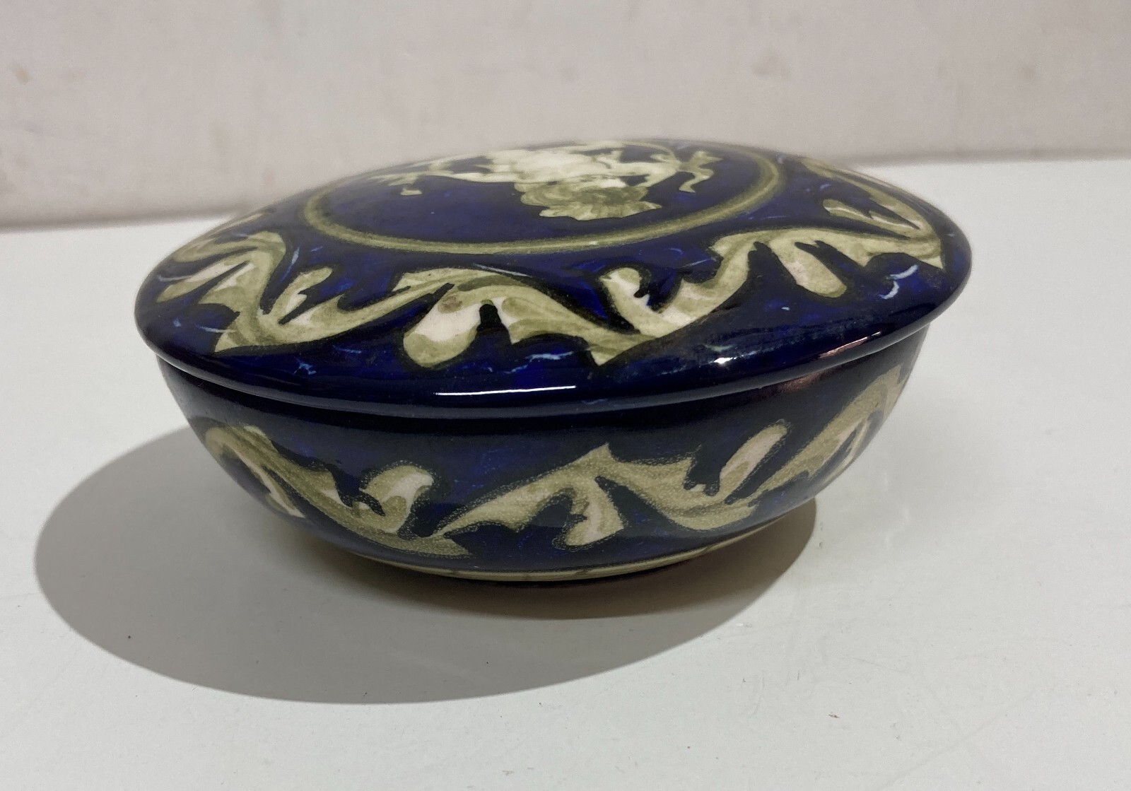 Ciotola Decorativa In Ceramica Di Urbino, E. Mari, Decoro Con Cupido