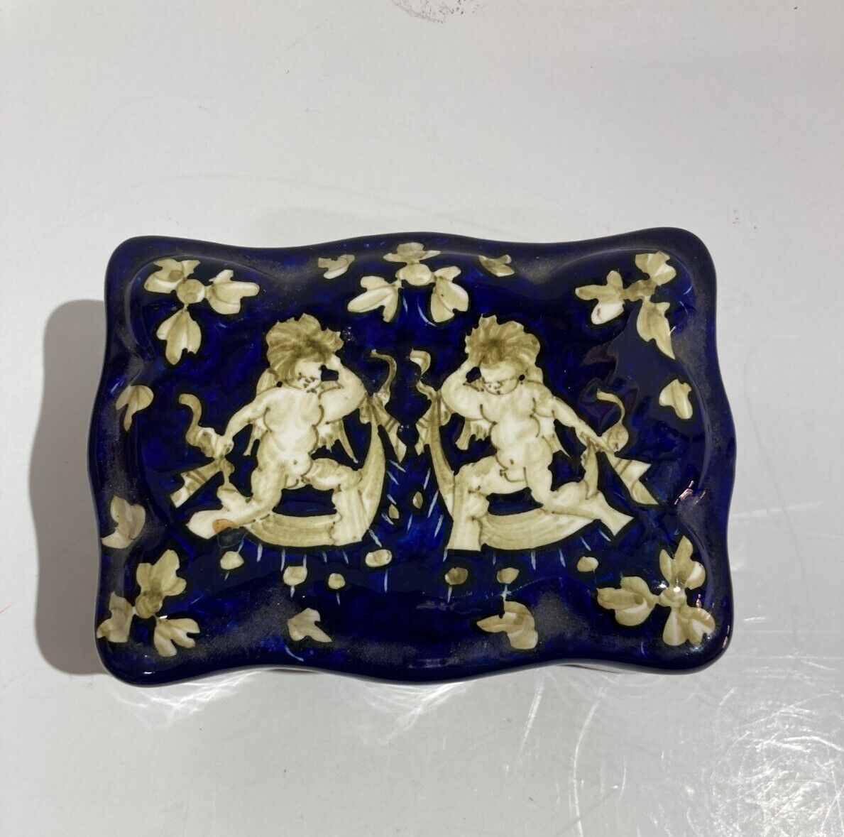 Marche, Urbino: Cofanetto In Ceramica Di E. Mari Con Decori A Grottesche