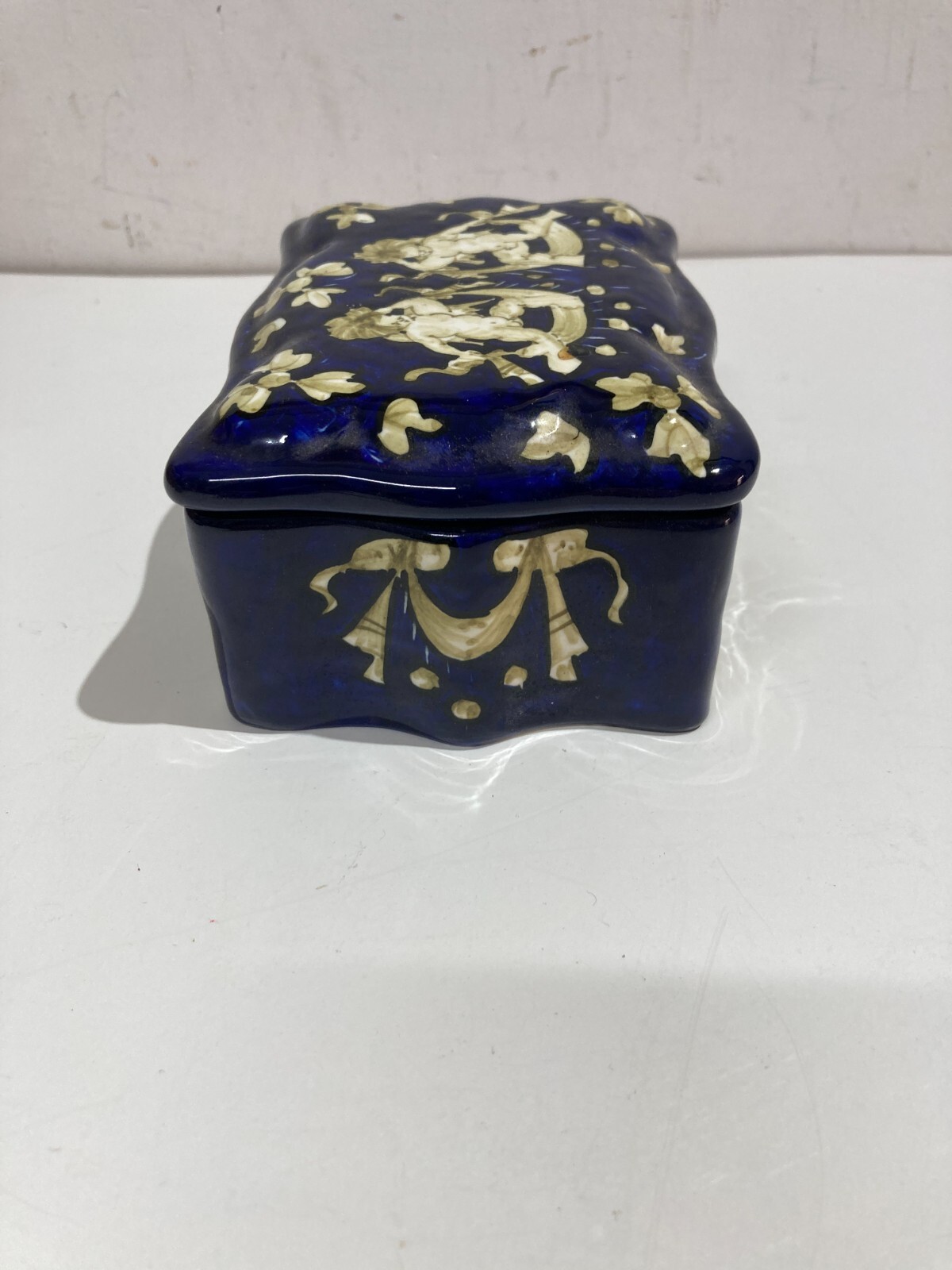 Marche, Urbino: Cofanetto In Ceramica Di E. Mari Con Decori A Grottesche