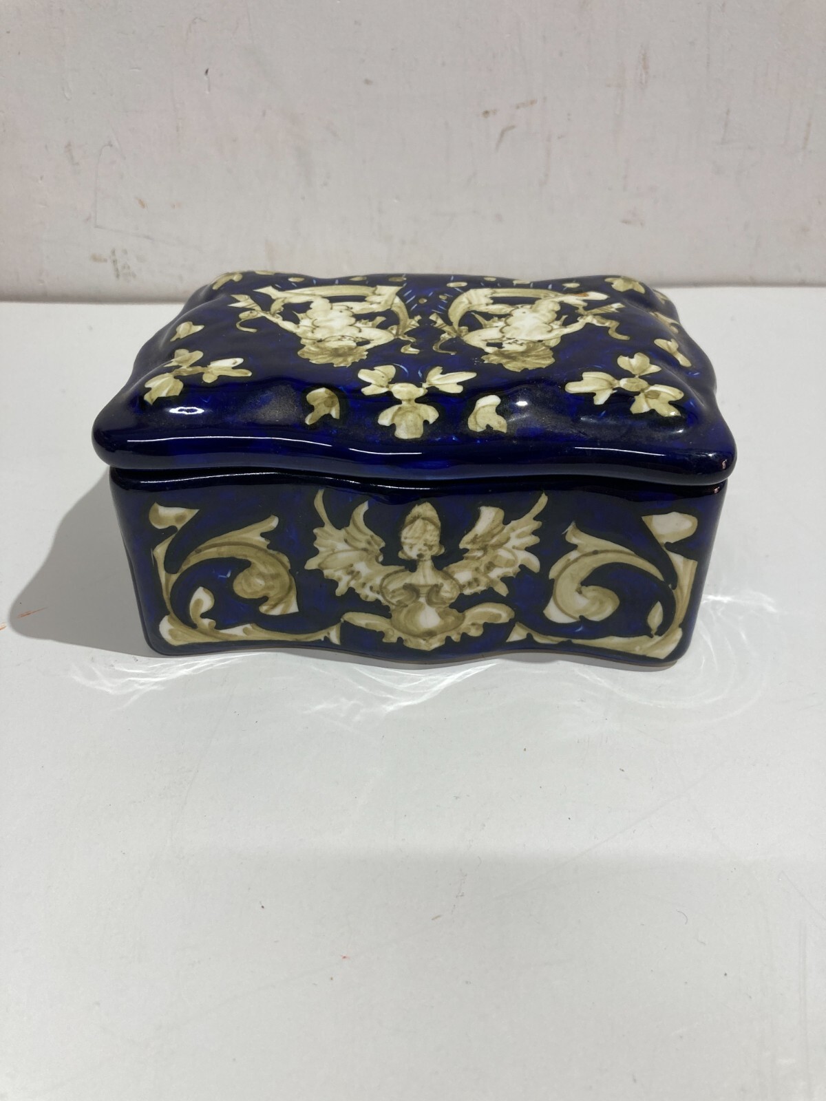 Marche, Urbino: Cofanetto In Ceramica Di E. Mari Con Decori A Grottesche
