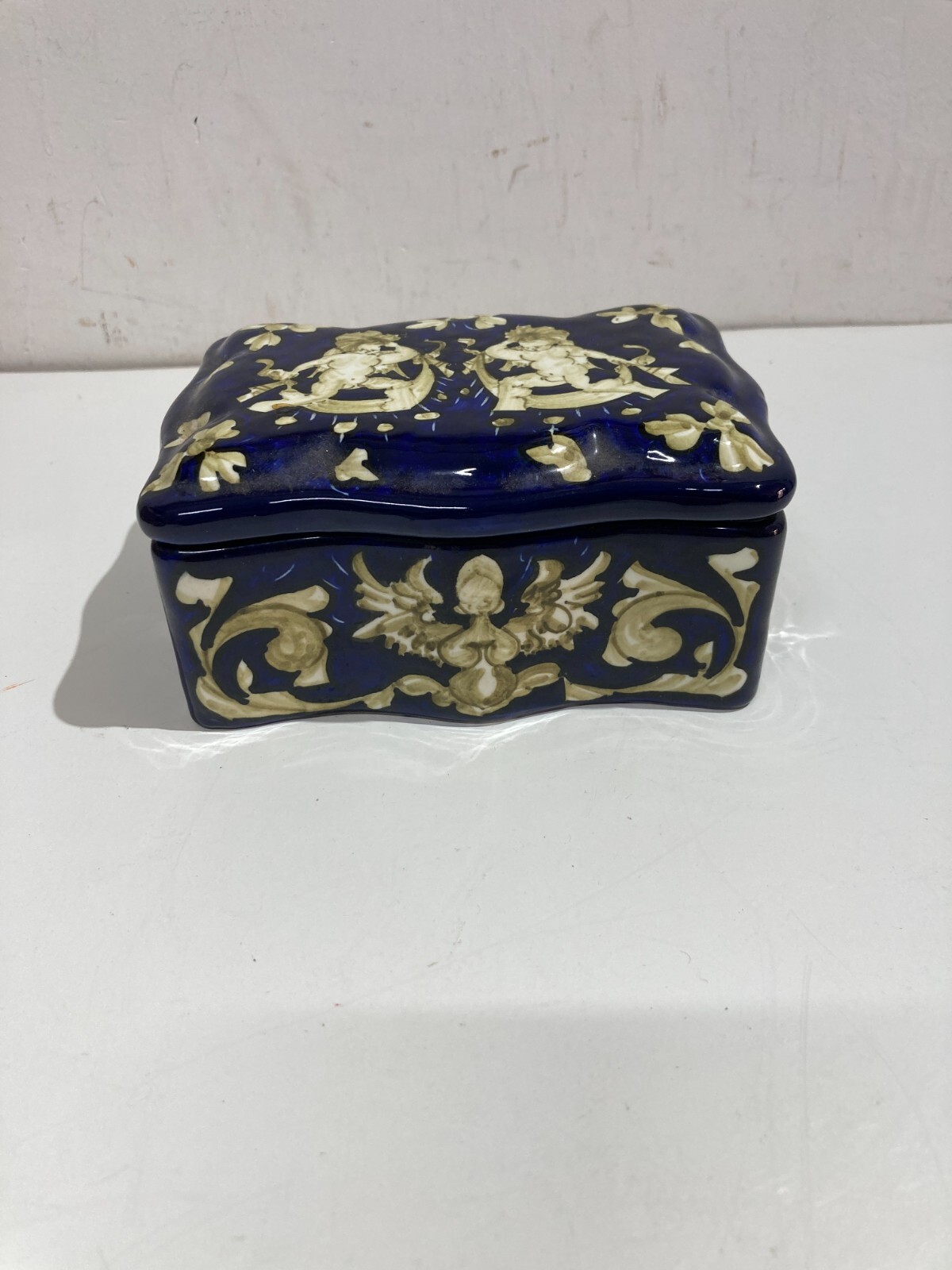 Marche, Urbino: Cofanetto In Ceramica Di E. Mari Con Decori A Grottesche