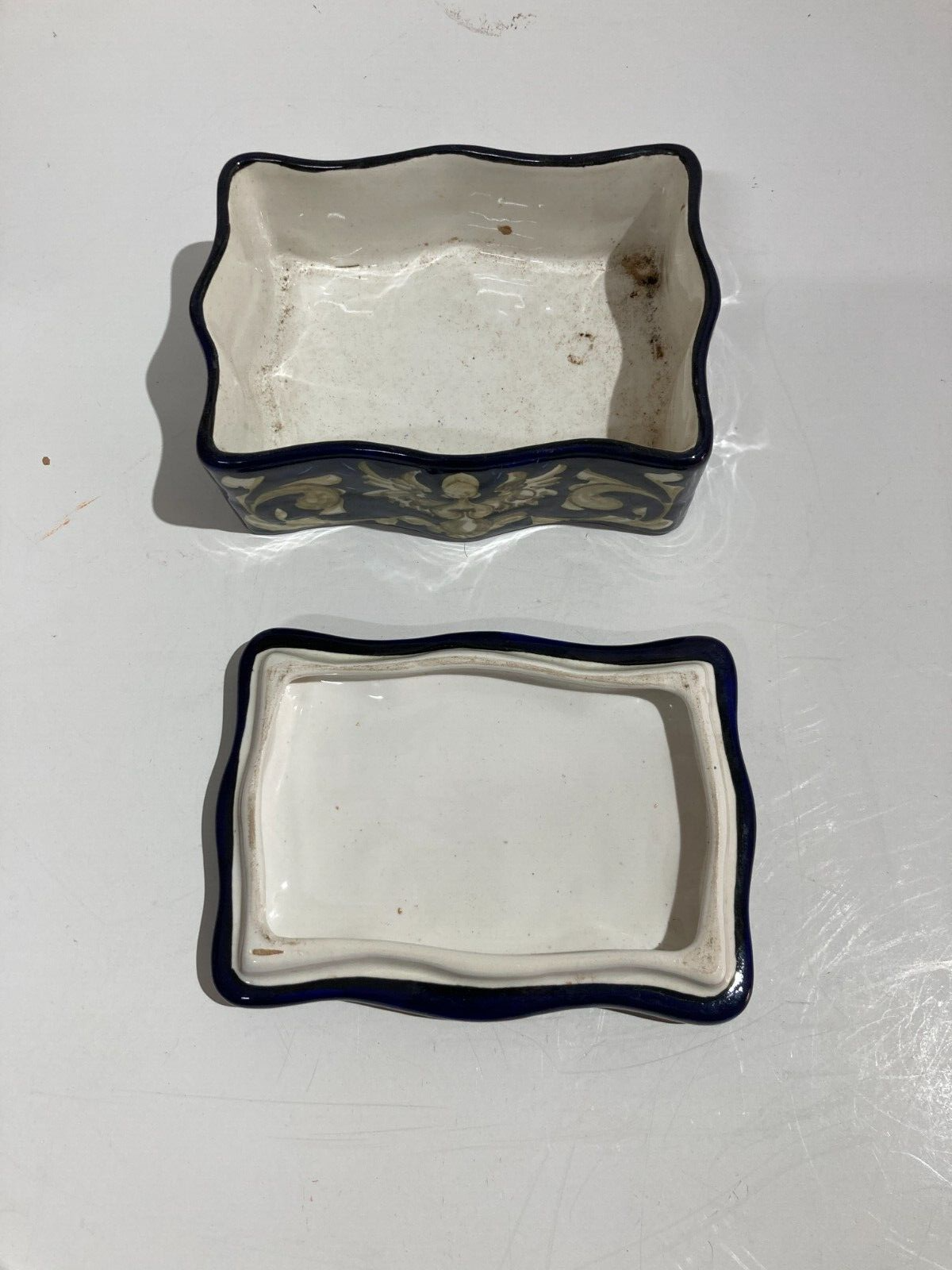 Marche, Urbino: Cofanetto In Ceramica Di E. Mari Con Decori A Grottesche