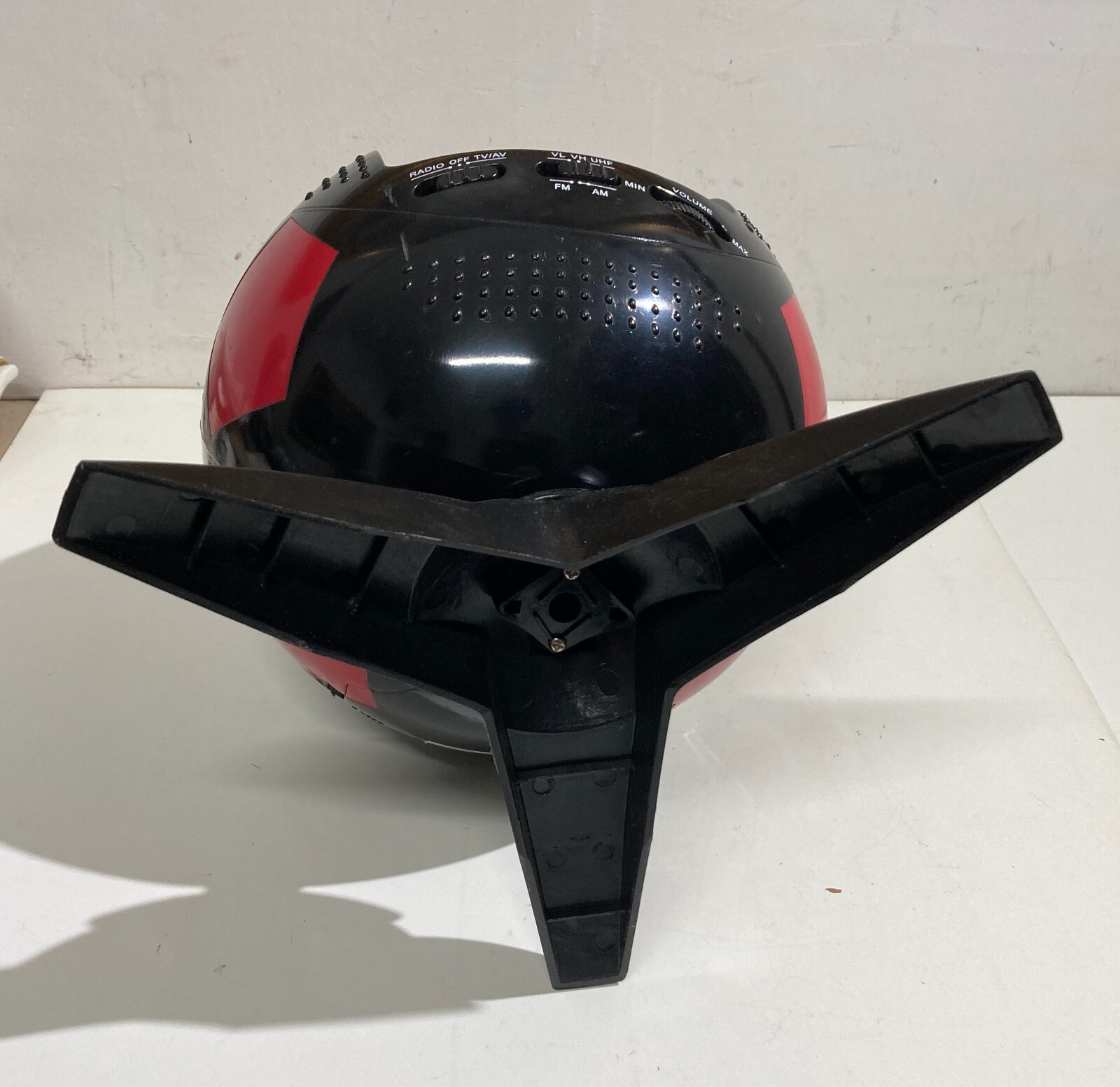 Soprammobile Majestic Modello TV 2010 A Forma Di Pallone Da Calcio (Milan)