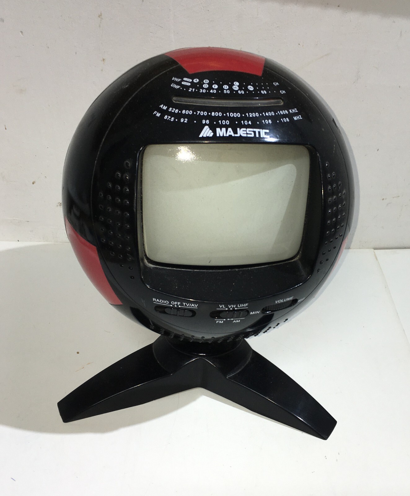 Soprammobile Majestic Modello TV 2010 A Forma Di Pallone Da Calcio (Milan)