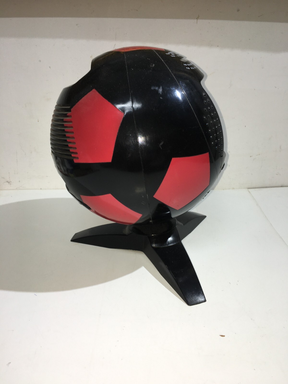 Soprammobile Majestic Modello TV 2010 A Forma Di Pallone Da Calcio (Milan)