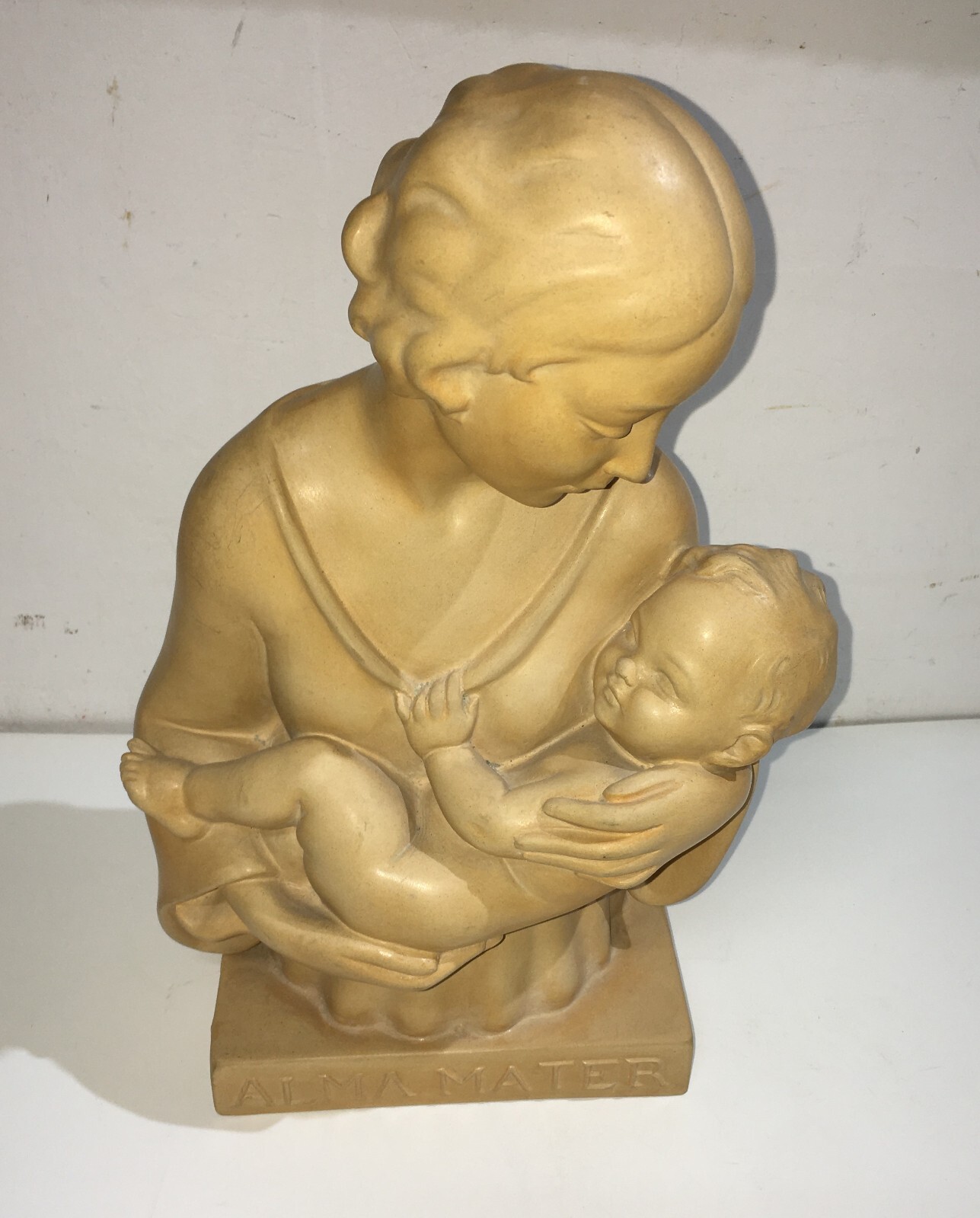 Scultura In Ceramica Zaccagnini Per Nestlé, Maternità (Alma Mater)