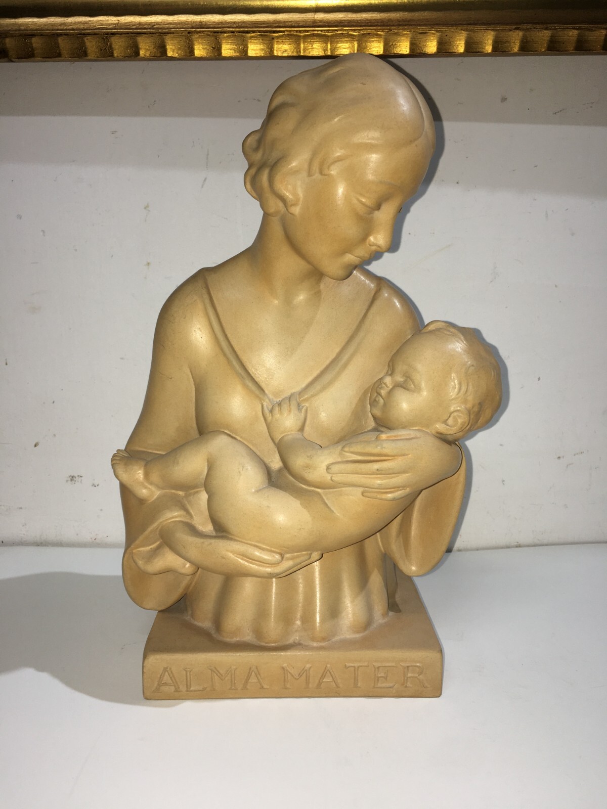 Scultura In Ceramica Zaccagnini Per Nestlé, Maternità (Alma Mater)