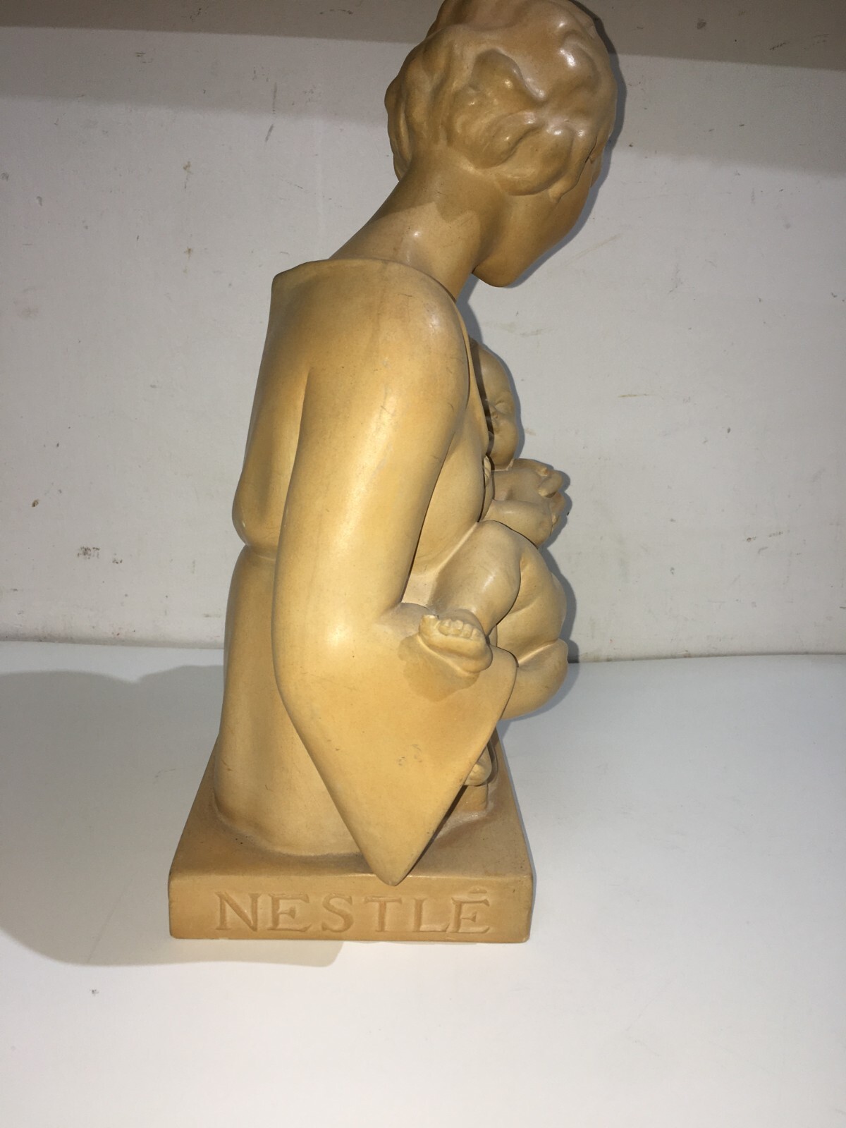 Scultura In Ceramica Zaccagnini Per Nestlé, Maternità (Alma Mater)