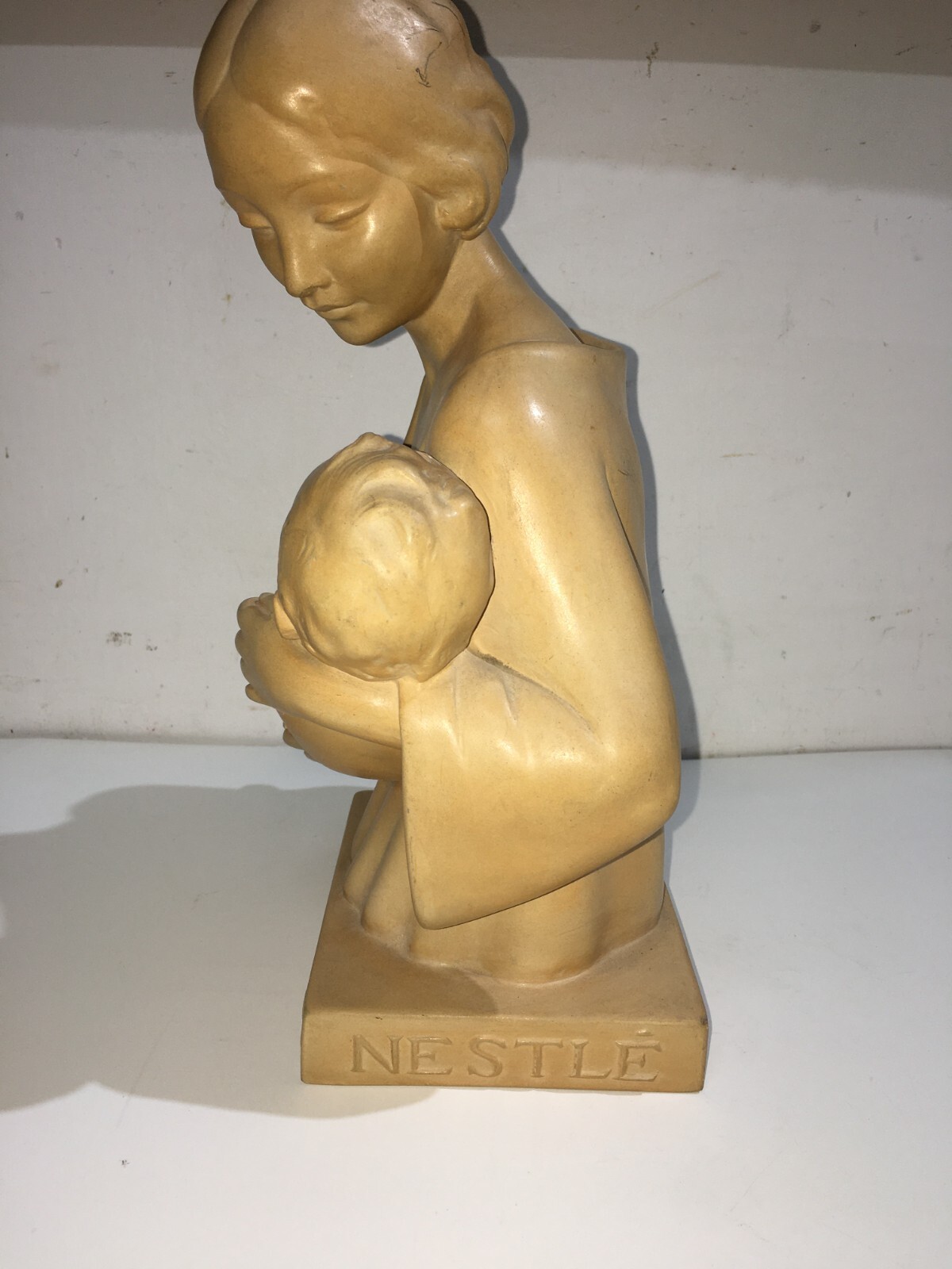 Scultura In Ceramica Zaccagnini Per Nestlé, Maternità (Alma Mater)
