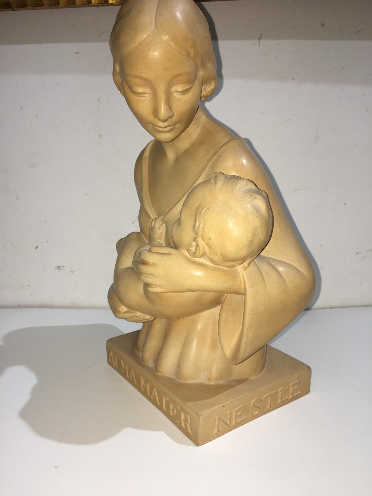 Scultura In Ceramica Zaccagnini Per Nestlé, Maternità (Alma Mater)