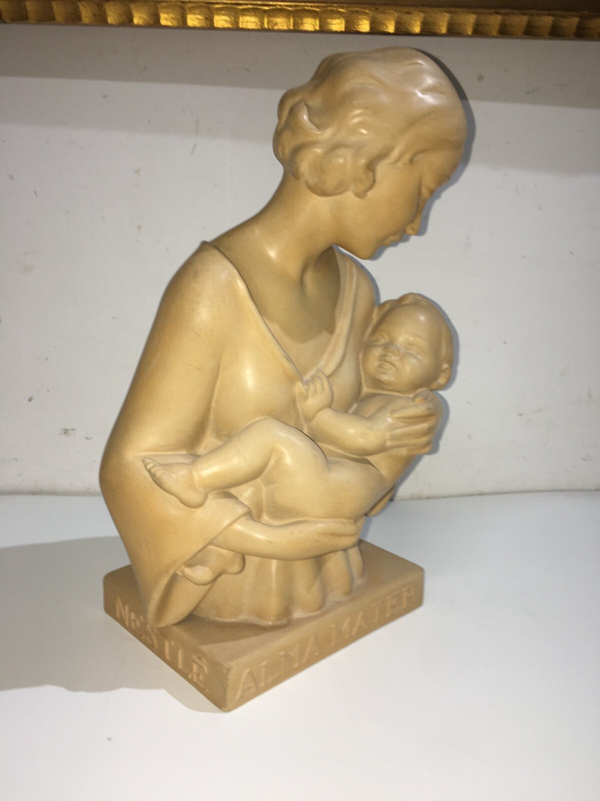 Scultura In Ceramica Zaccagnini Per Nestlé, Maternità (Alma Mater)
