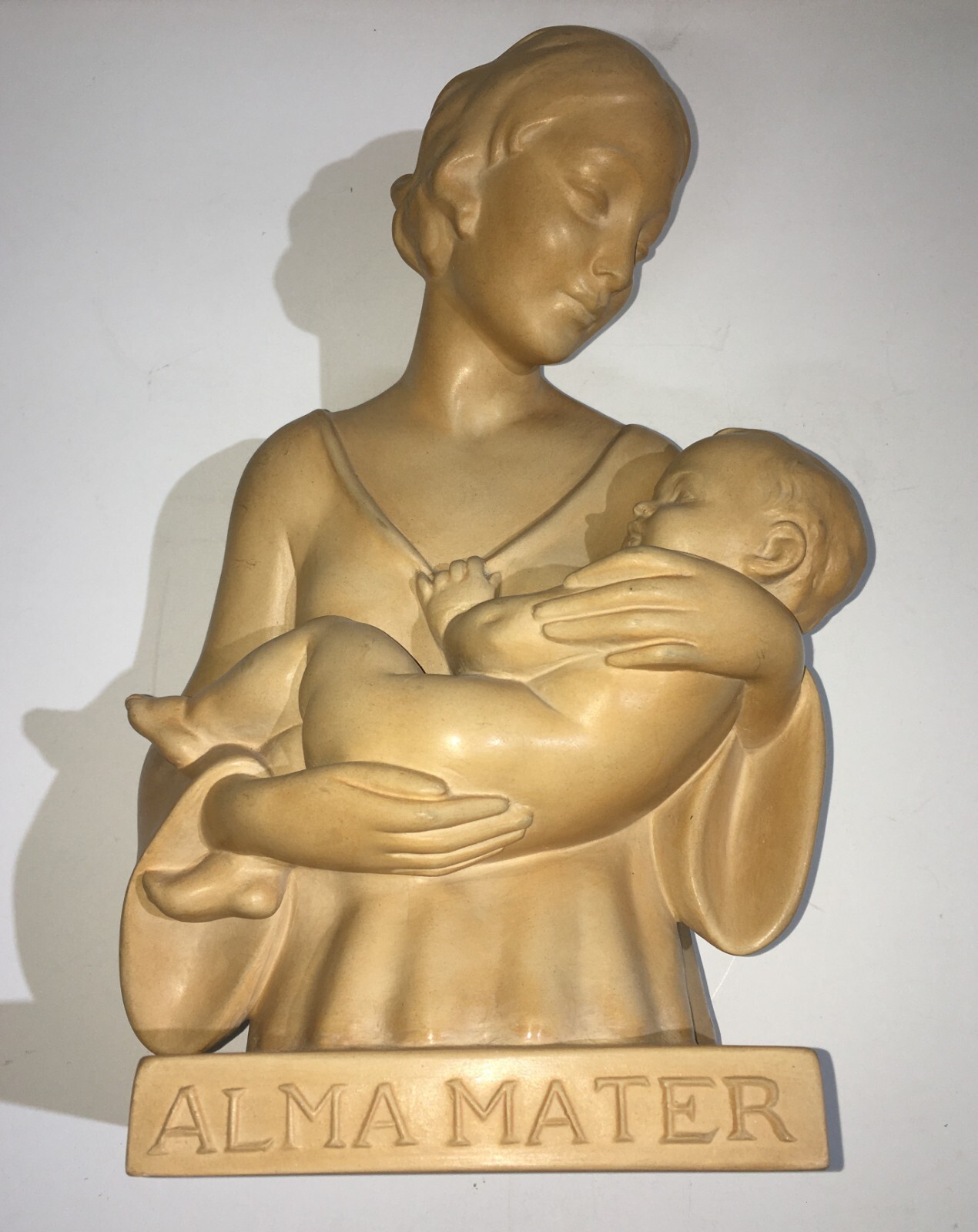 Scultura In Ceramica Zaccagnini Per Nestlé, Maternità (Alma Mater)
