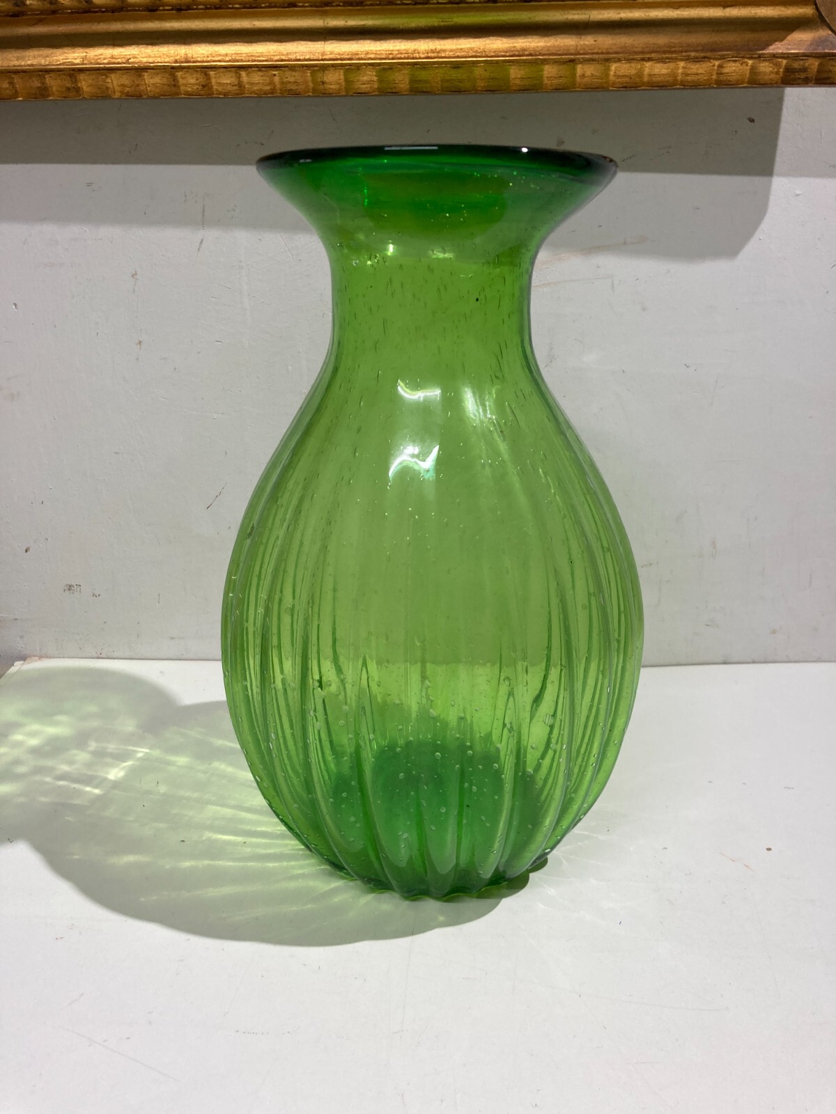 Vaso In Vetro Verde Costolato Con Effetto Pulegoso