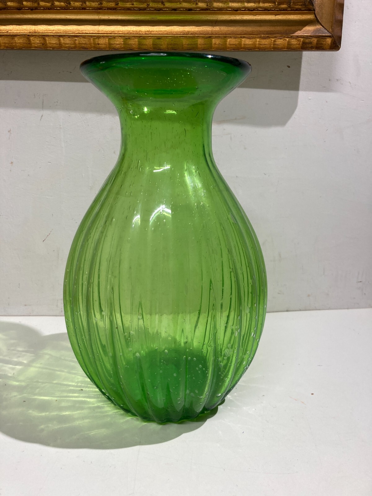 Vaso In Vetro Verde Costolato Con Effetto Pulegoso