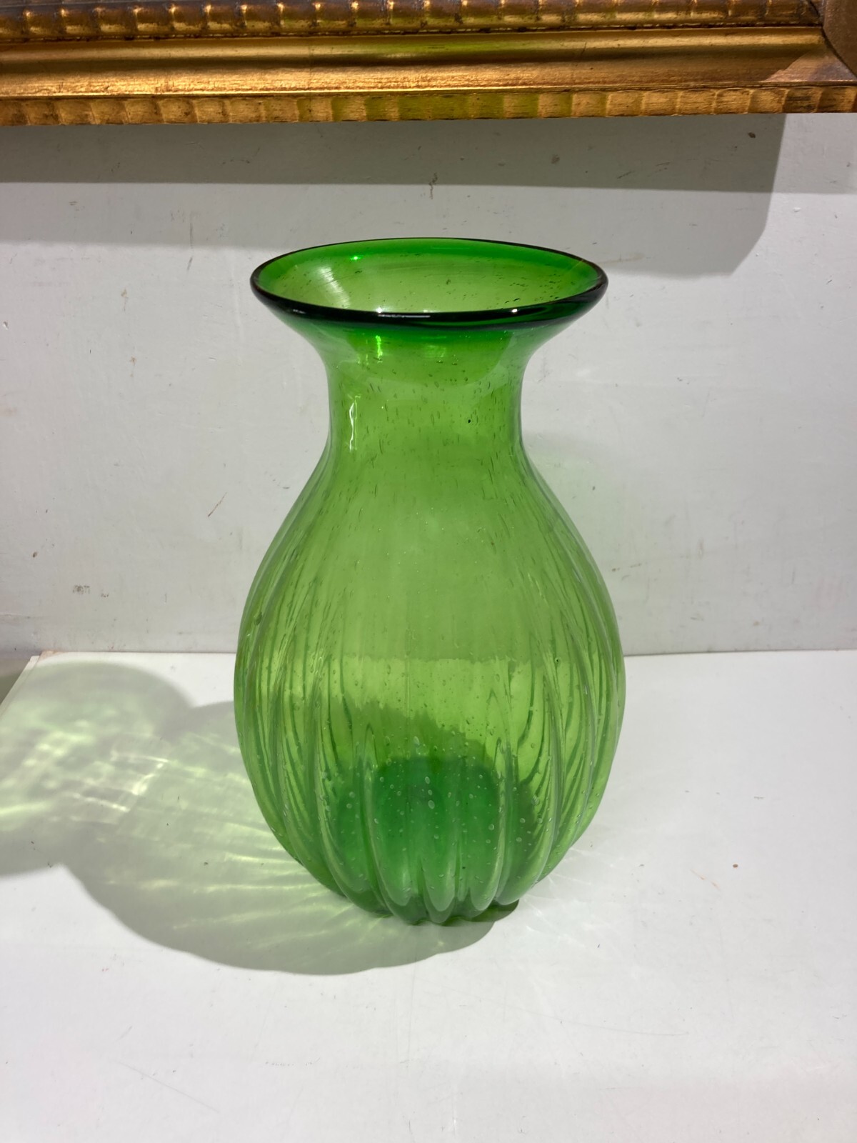 Vaso In Vetro Verde Costolato Con Effetto Pulegoso