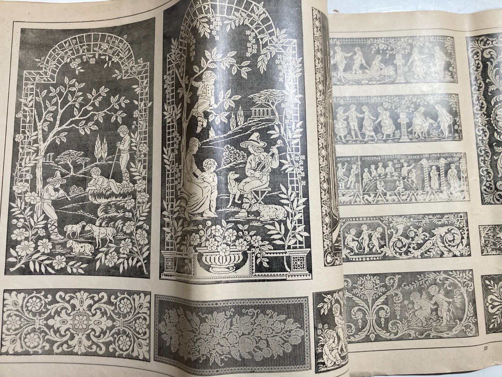 Ricamo: Album Modelli Per Ricamatrici. Dupeyron, Paris, Le Filet Ancien. Illustrato.