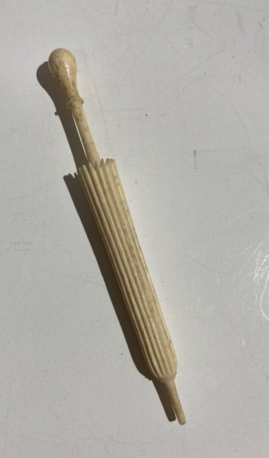Agoraio Antico A Forma Di Ombrello In Osso