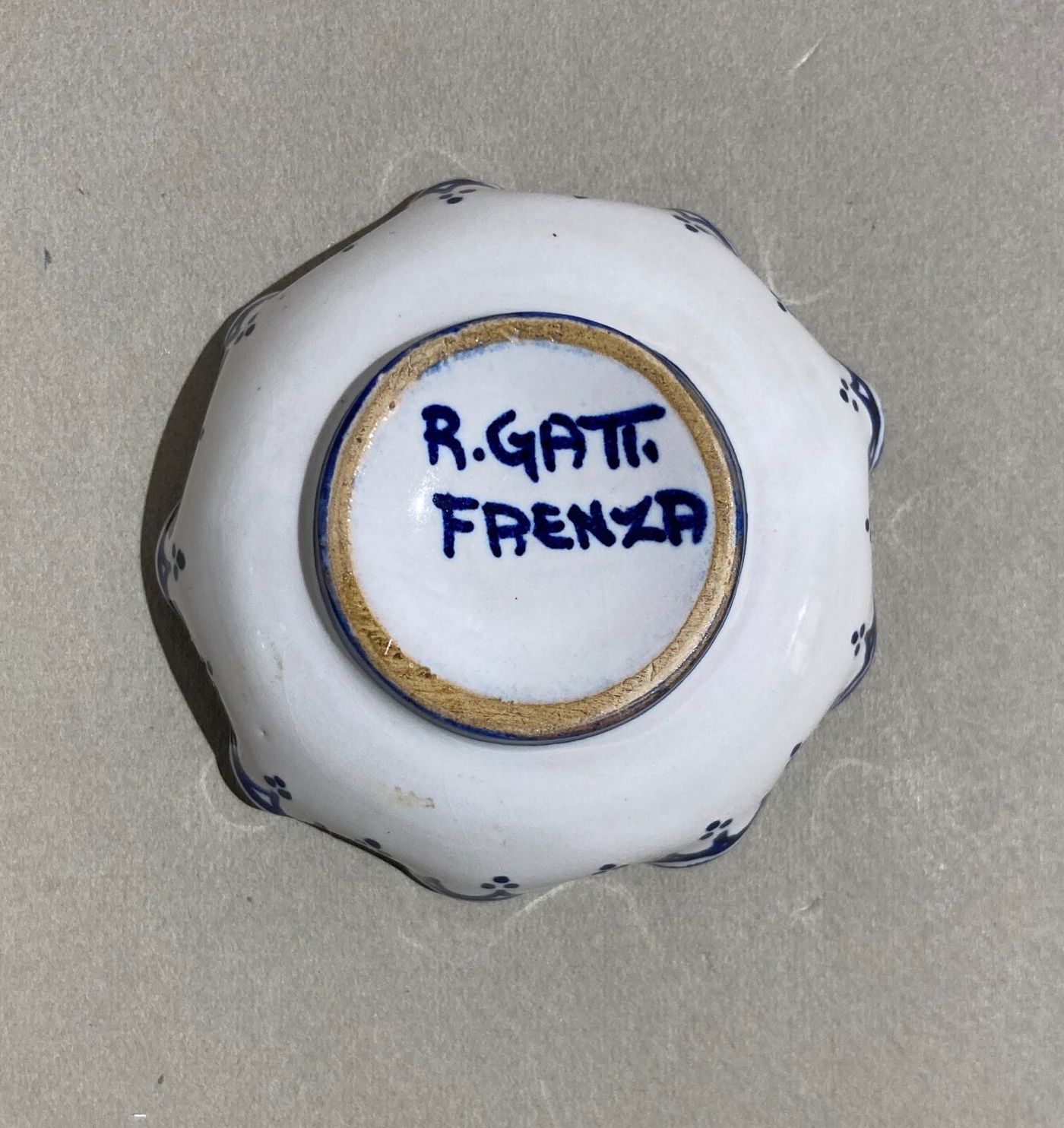 Faenza Gatti: Mini Ceramica Da Collezione Con Decoro E Monogramma