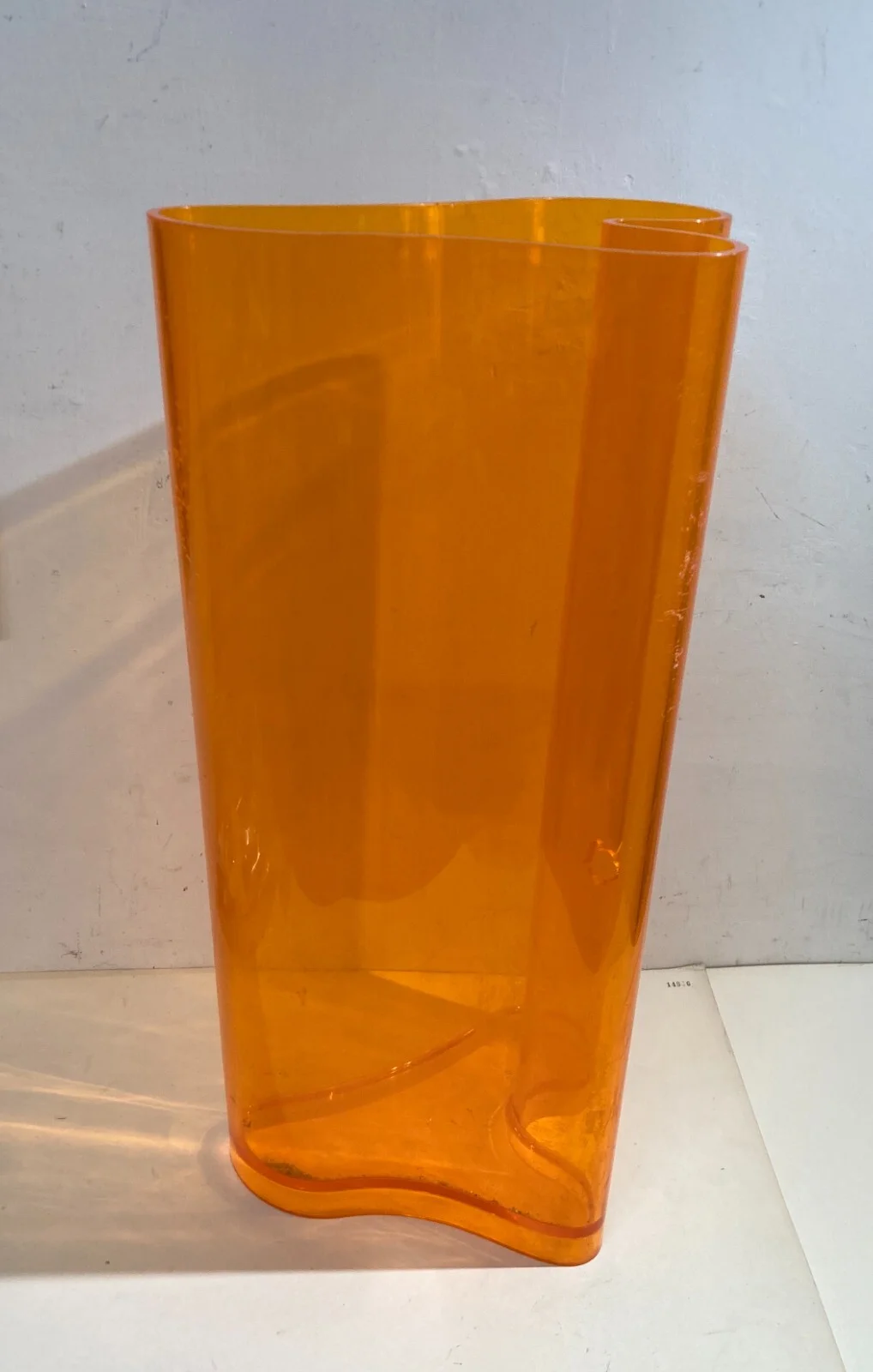 Vaso Portaombrelli Guzzini in Plastica, Design Stilizzato