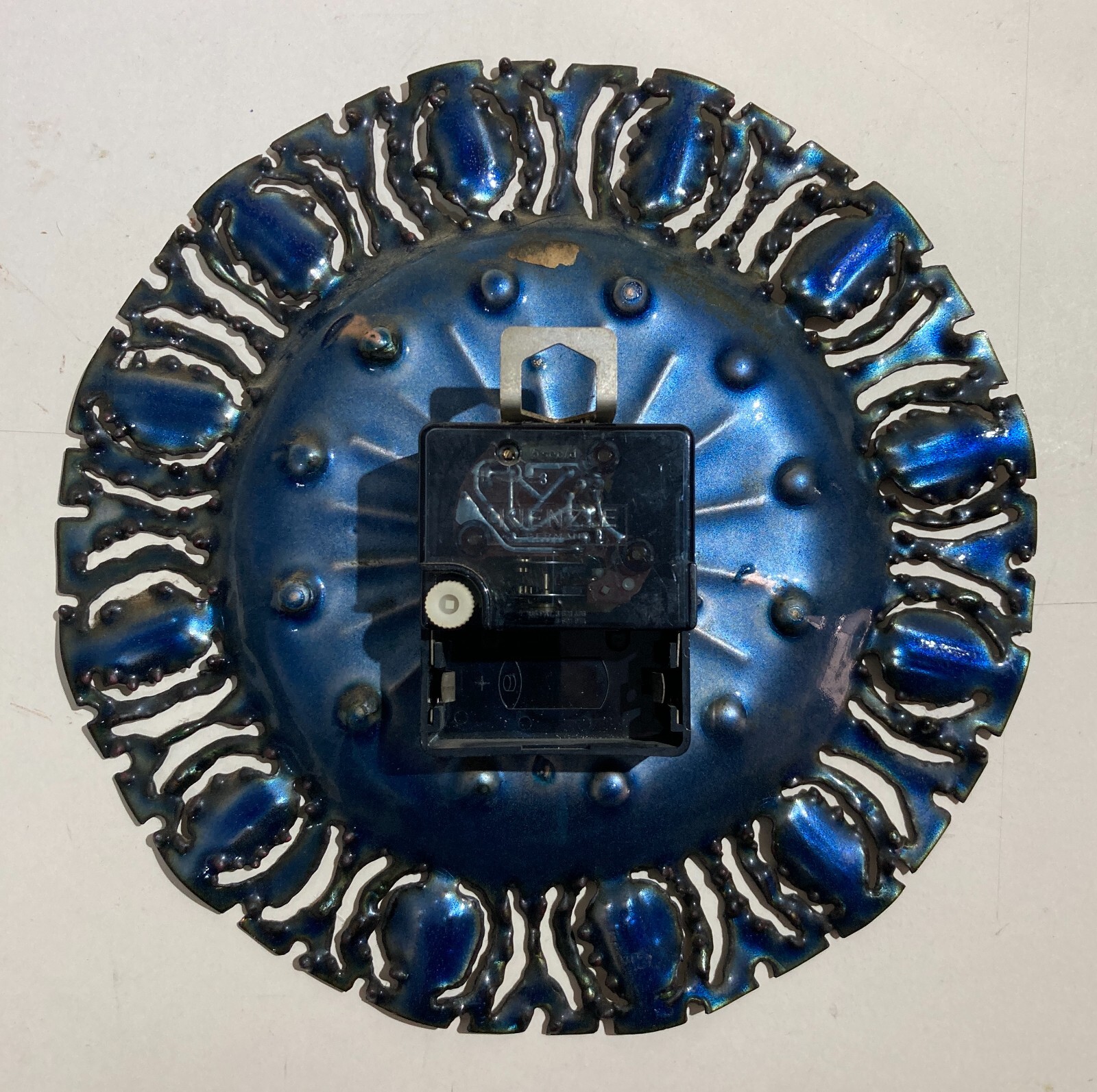 Orologio d'Epoca Decorativo In Metallo Traforato E Smaltato, Kienzle (Laurana/De Poli)
