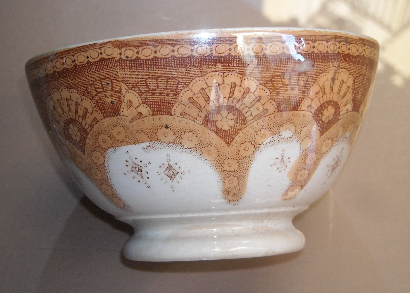 Antica Tazza In Ceramica Richard Con Decorazione Merletto