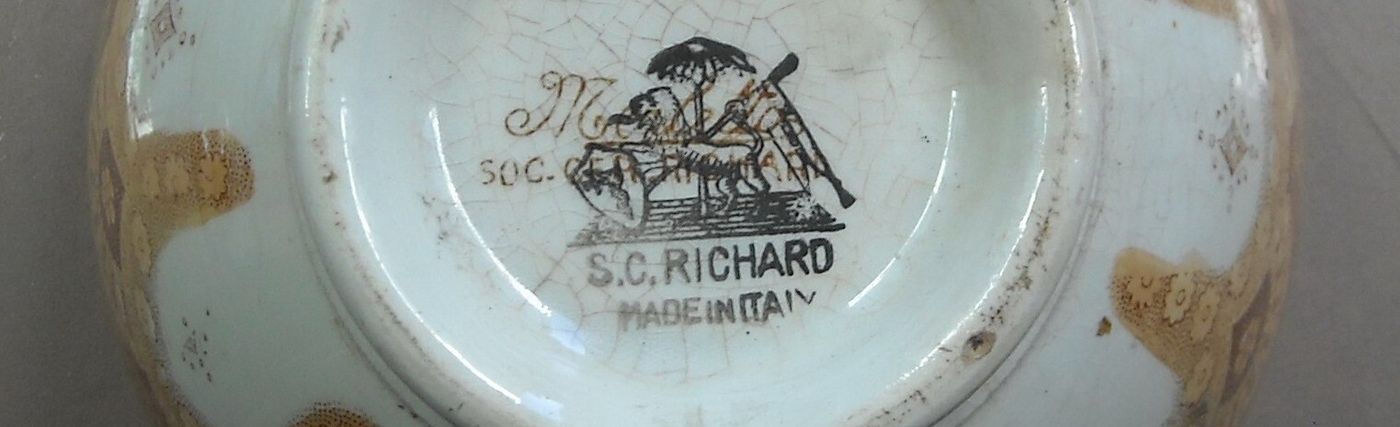 Antica Tazza In Ceramica Richard Con Decorazione Merletto