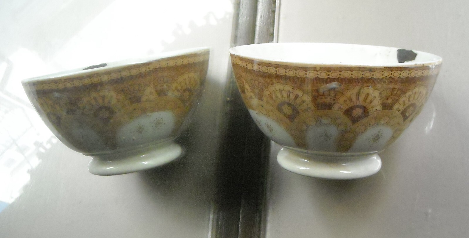 Antica Tazza In Ceramica Richard Con Decorazione Merletto