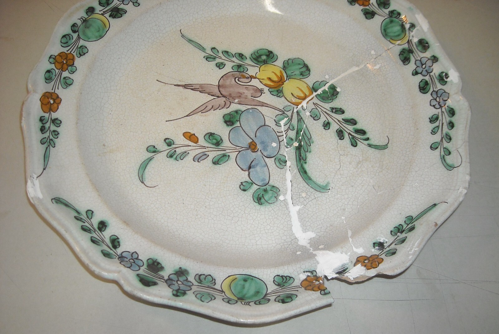 Antica Maiolica Napoletana: Piatto d'Epoca Con Decori Floreali (ceramica Da Restaurare)