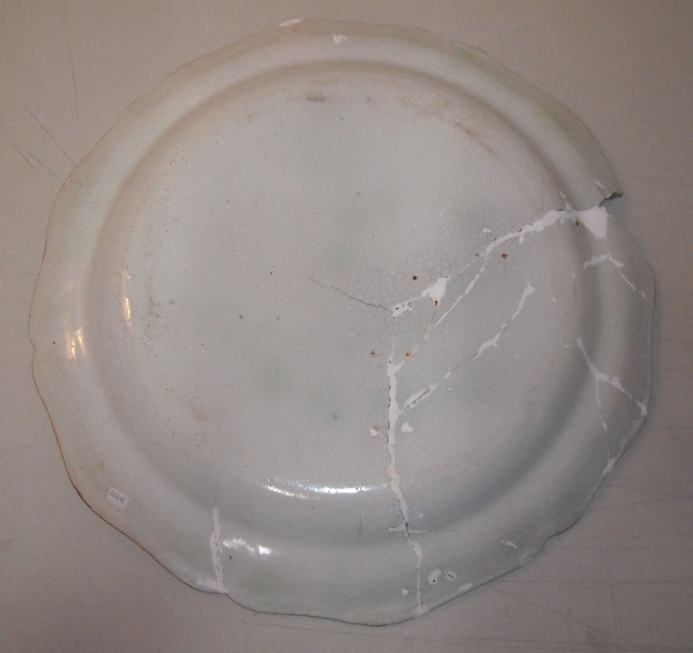 Antica Maiolica Napoletana: Piatto d'Epoca Con Decori Floreali (ceramica Da Restaurare)