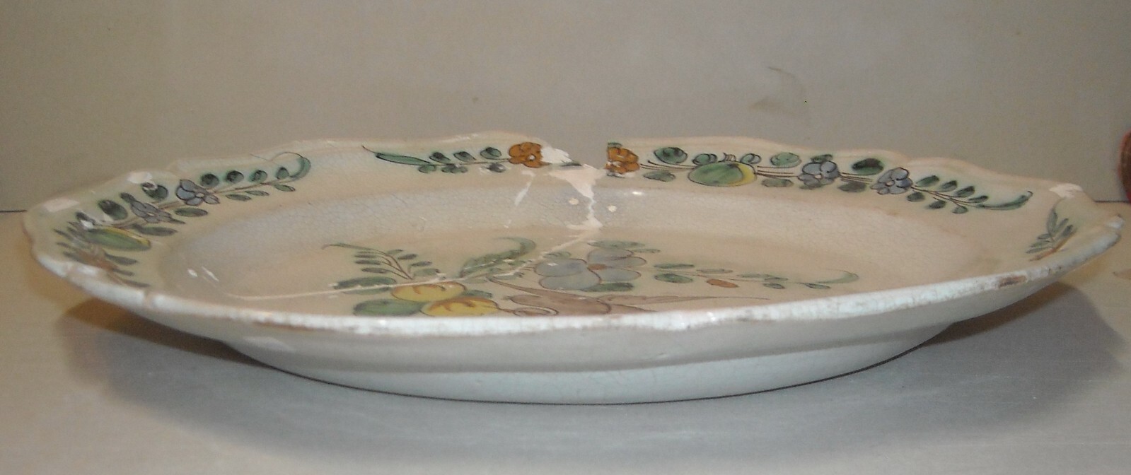 Antica Maiolica Napoletana: Piatto d'Epoca Con Decori Floreali (ceramica Da Restaurare)