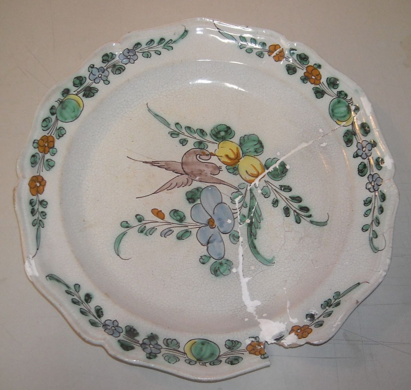 Antica Maiolica Napoletana: Piatto d'Epoca Con Decori Floreali (ceramica Da Restaurare)