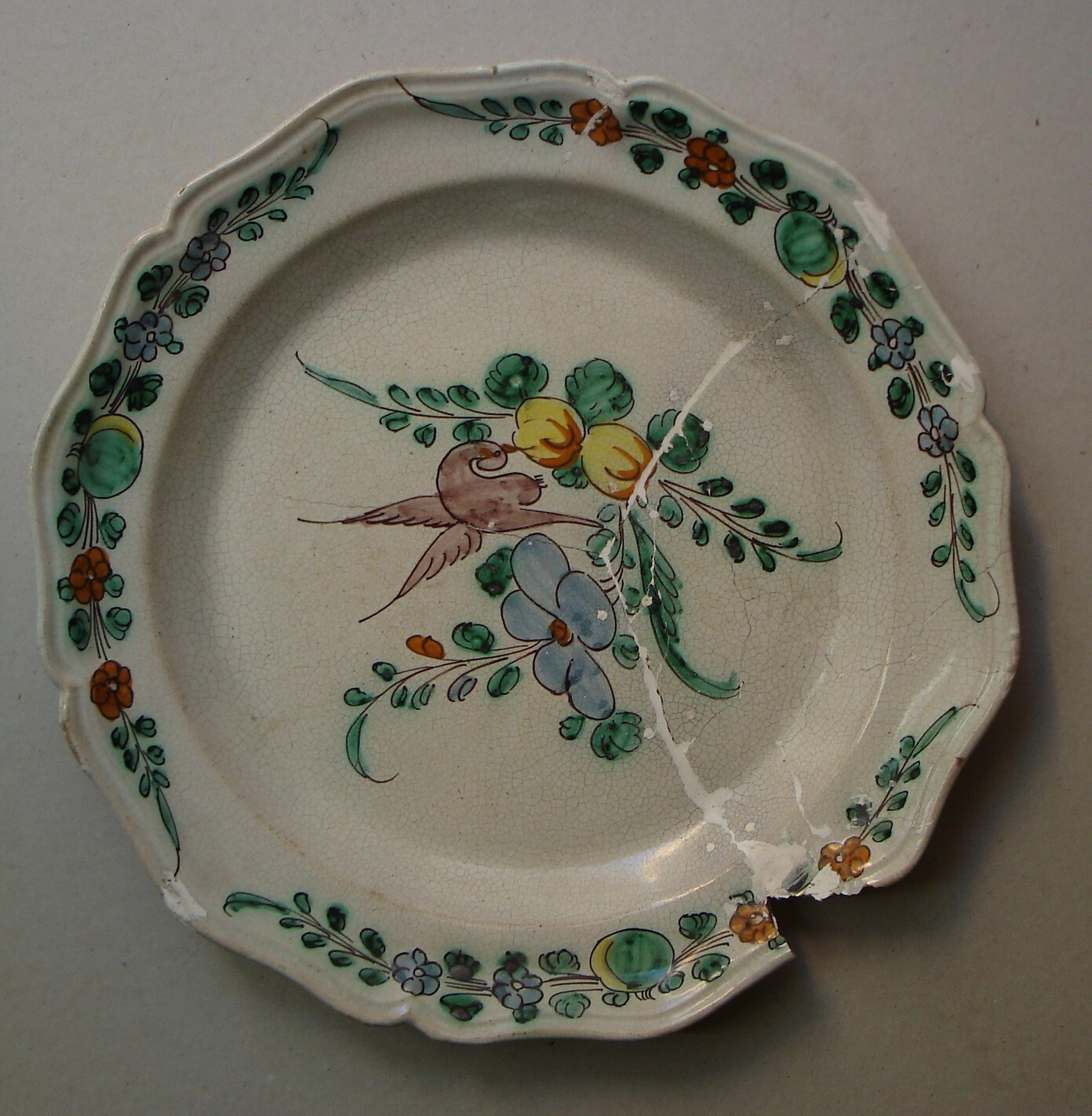 Antica Maiolica Napoletana: Piatto d'Epoca Con Decori Floreali (ceramica Da Restaurare)