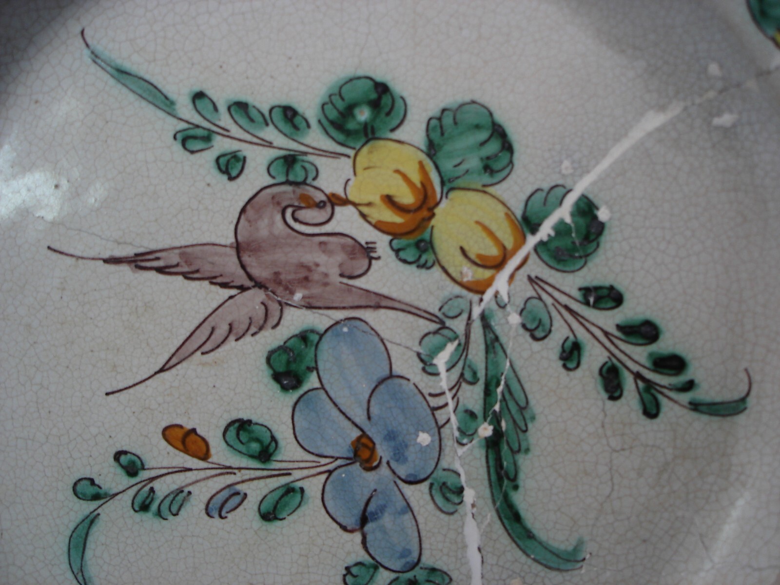 Antica Maiolica Napoletana: Piatto d'Epoca Con Decori Floreali (ceramica Da Restaurare)