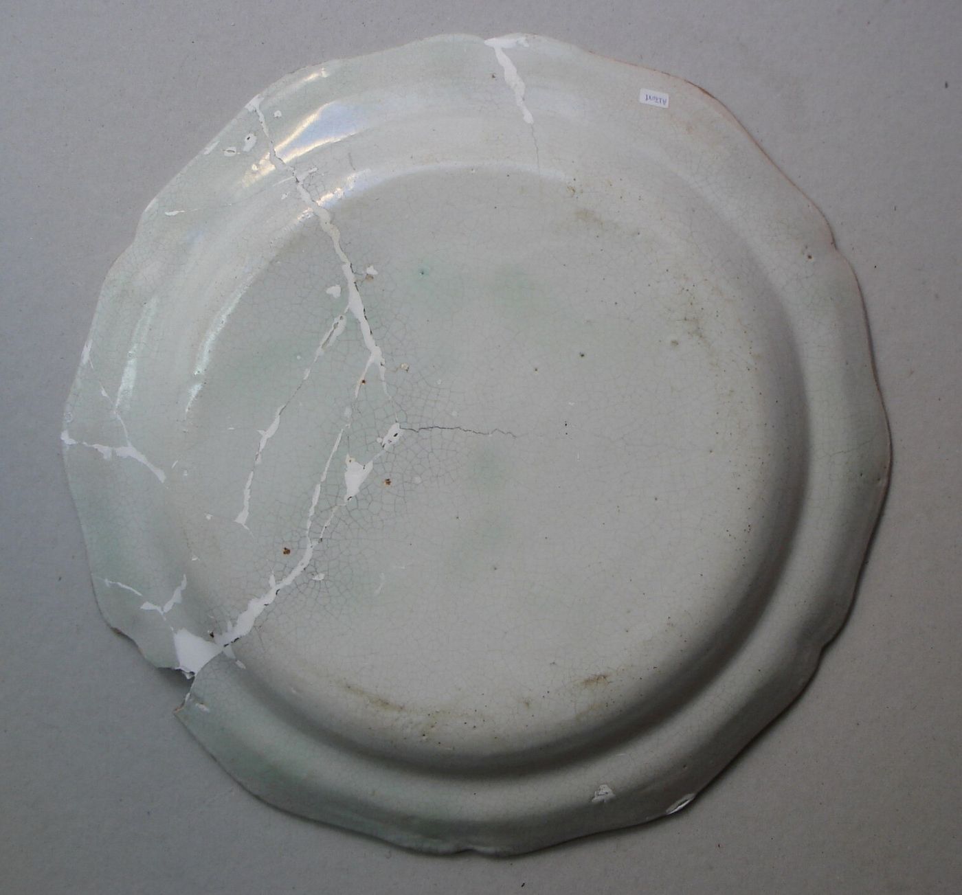 Antica Maiolica Napoletana: Piatto d'Epoca Con Decori Floreali (ceramica Da Restaurare)