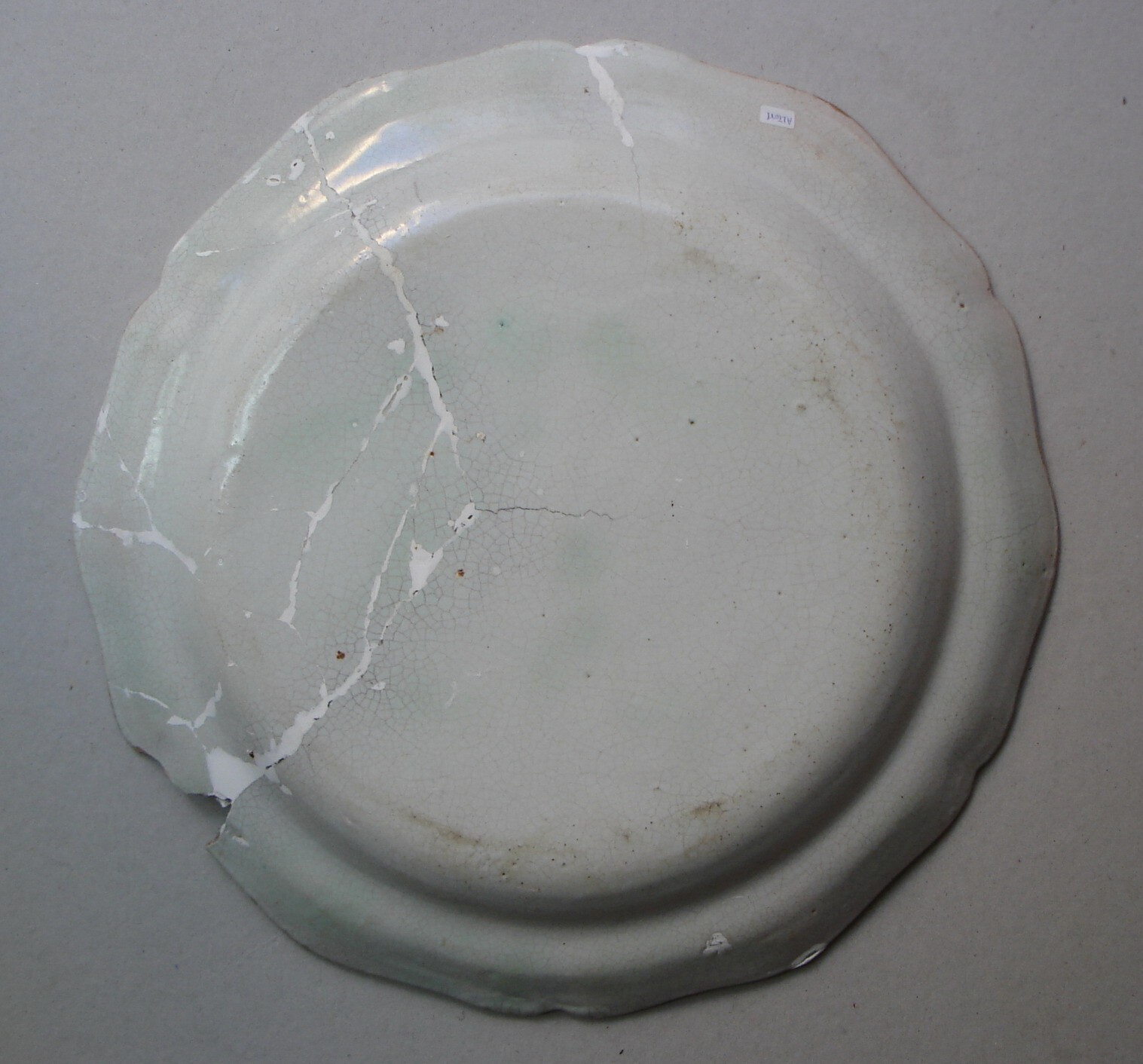 Antica Maiolica Napoletana: Piatto d'Epoca Con Decori Floreali (ceramica Da Restaurare)