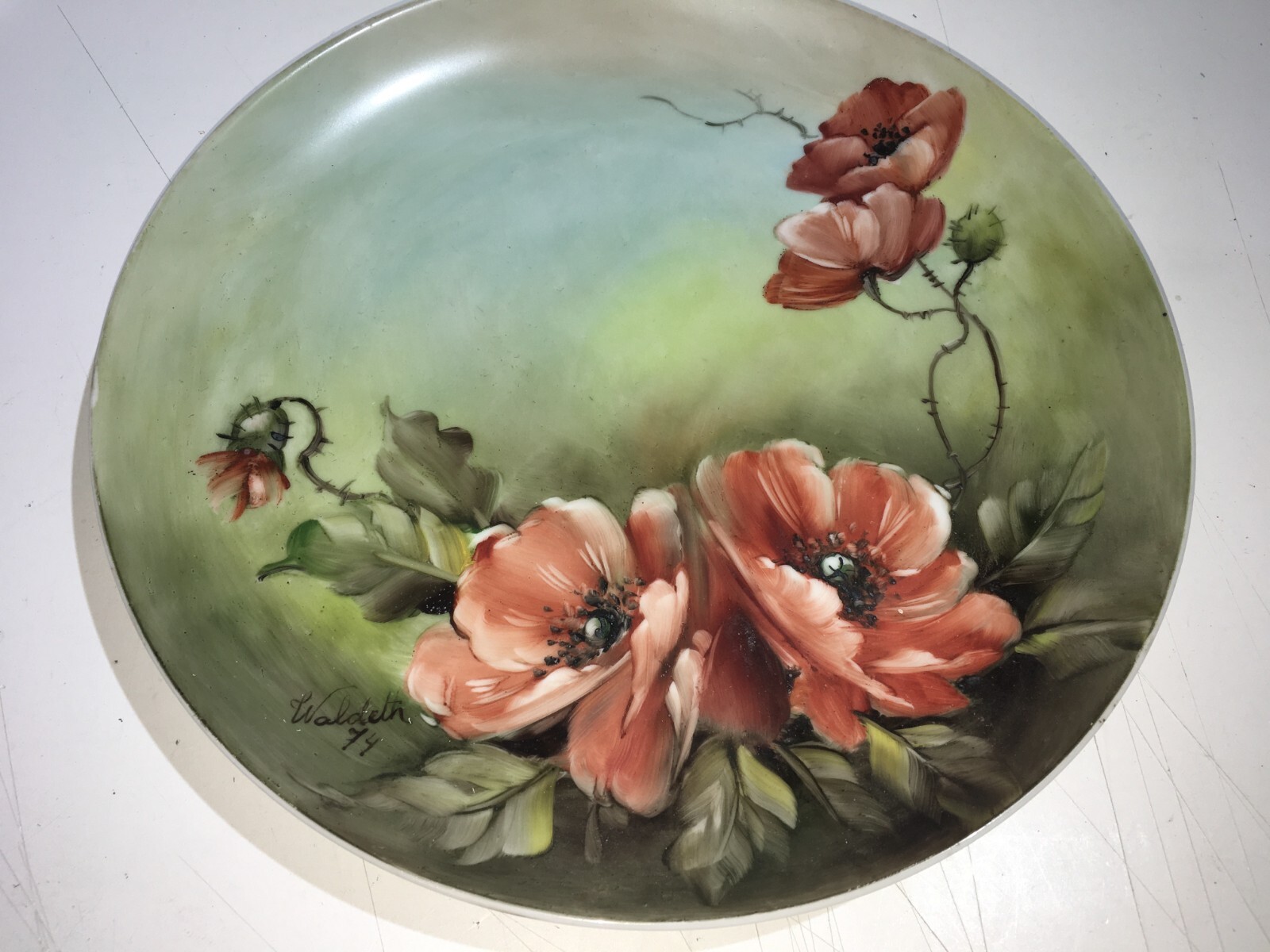 Piatto In Porcellana Dipinto A Mano Con Decoro Floreale, Waldeth, 1974