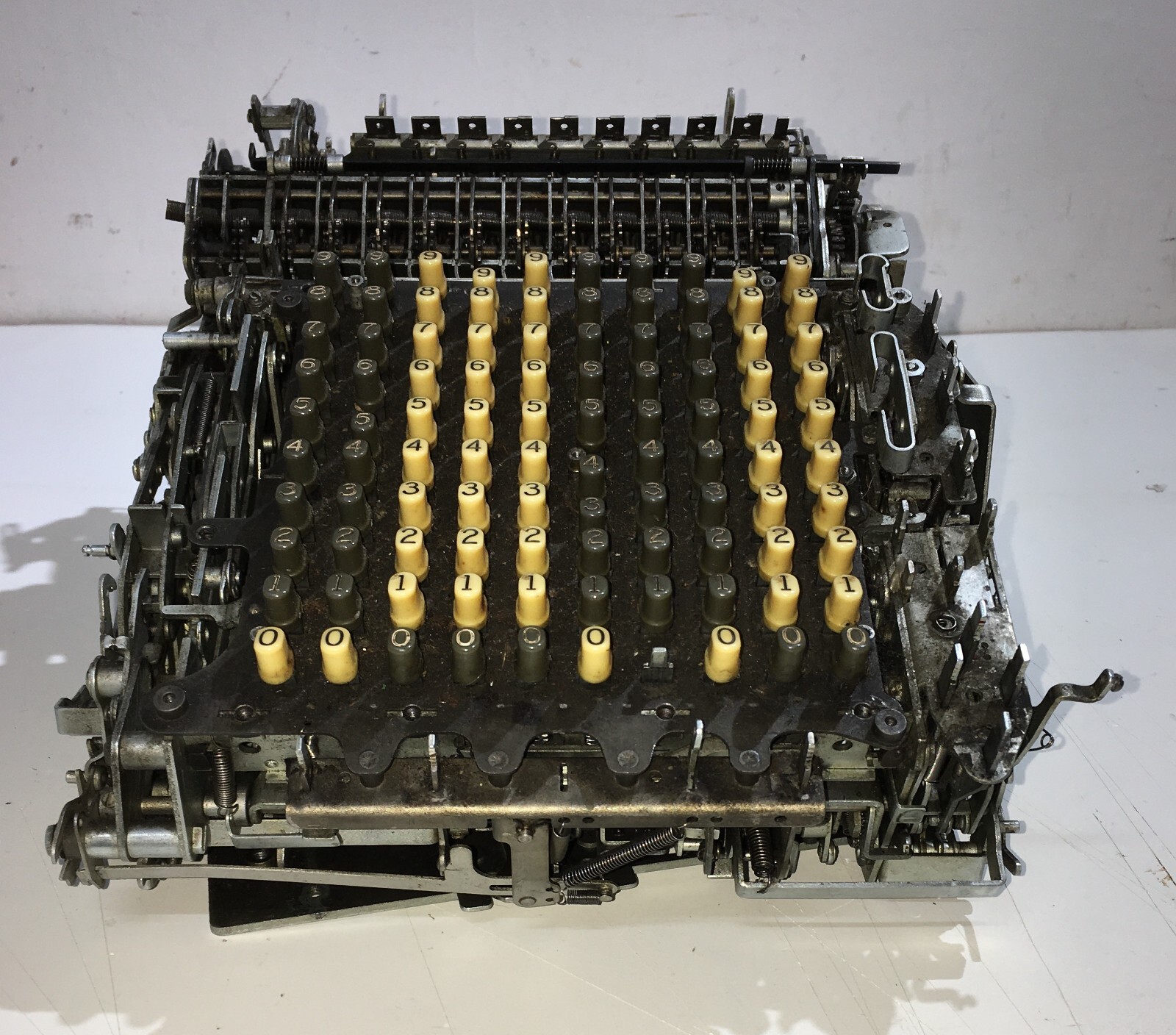 Tecnologia, Scrittura, Matematica: Calcolatrice Artistica E Scultura Tecnologica