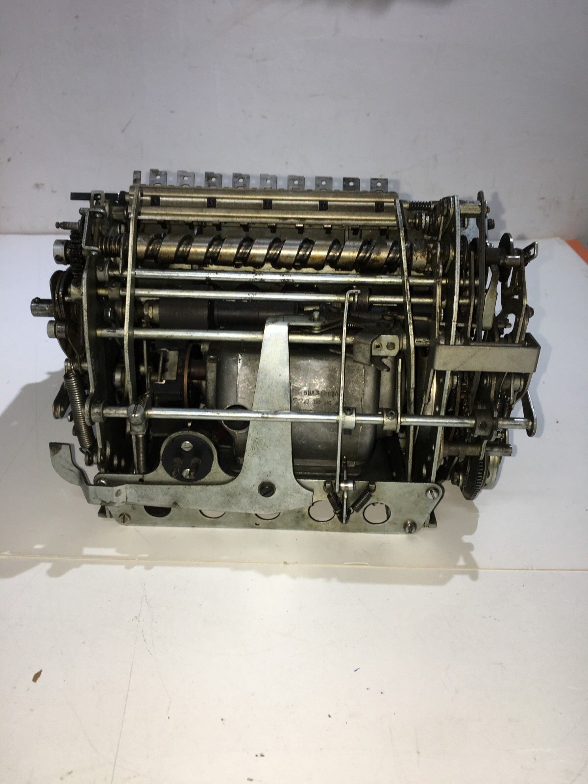 Tecnologia, Scrittura, Matematica: Calcolatrice Artistica E Scultura Tecnologica