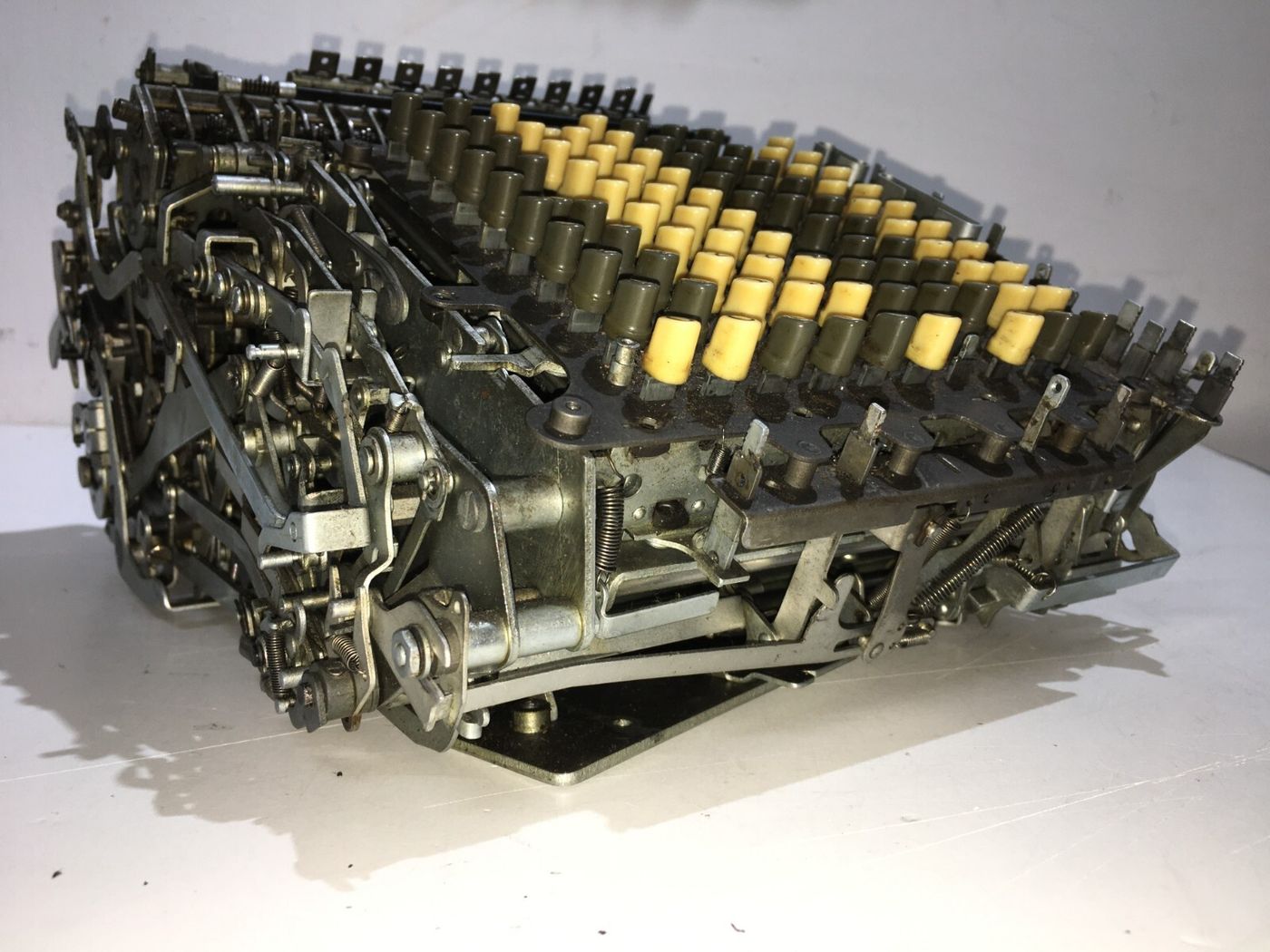 Tecnologia, Scrittura, Matematica: Calcolatrice Artistica E Scultura Tecnologica