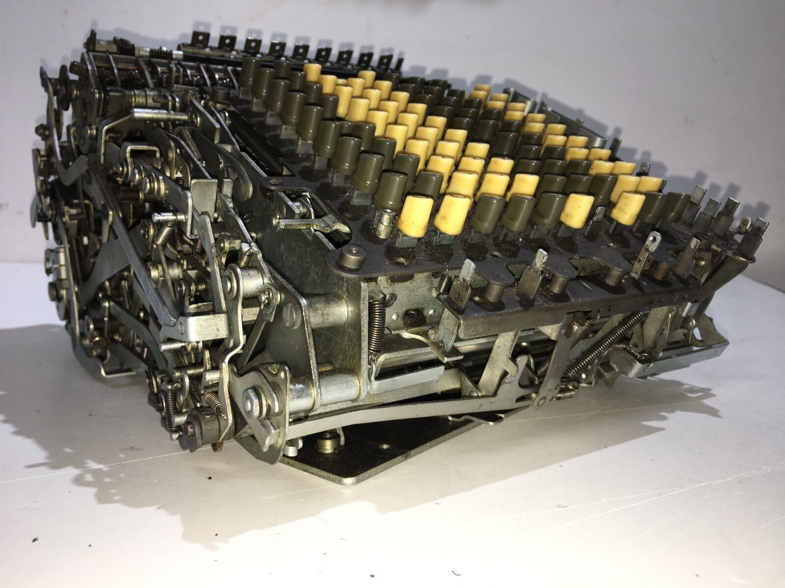 Tecnologia, Scrittura, Matematica: Calcolatrice Artistica E Scultura Tecnologica