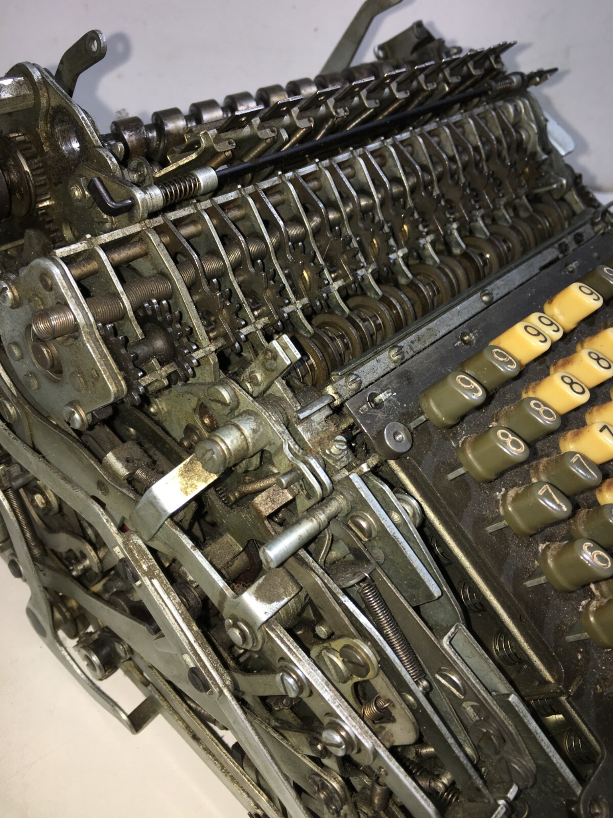 Tecnologia, Scrittura, Matematica: Calcolatrice Artistica E Scultura Tecnologica