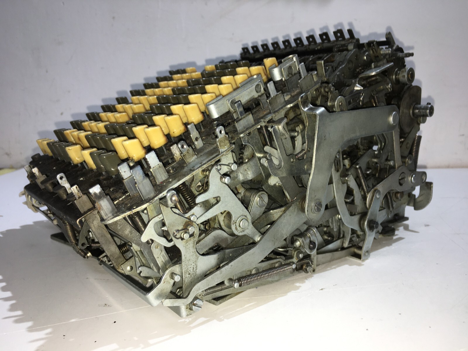 Tecnologia, Scrittura, Matematica: Calcolatrice Artistica E Scultura Tecnologica