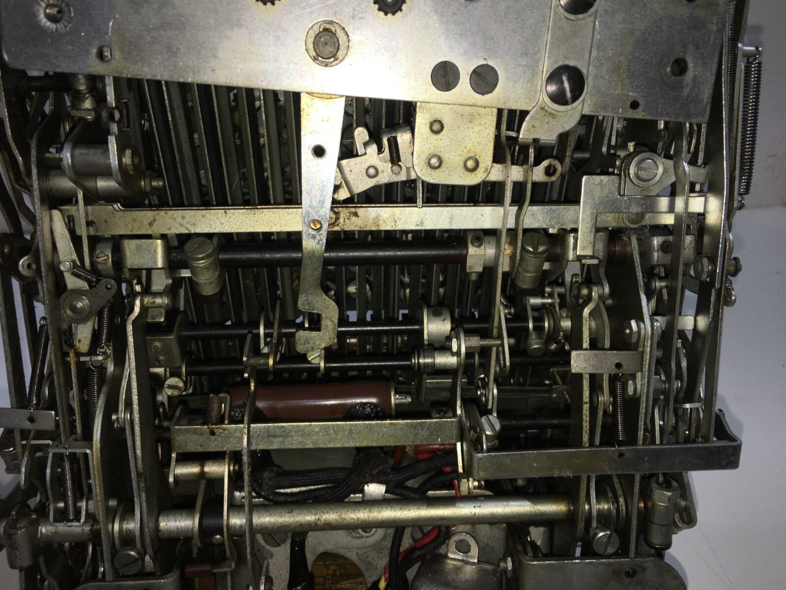 Tecnologia, Scrittura, Matematica: Calcolatrice Artistica E Scultura Tecnologica