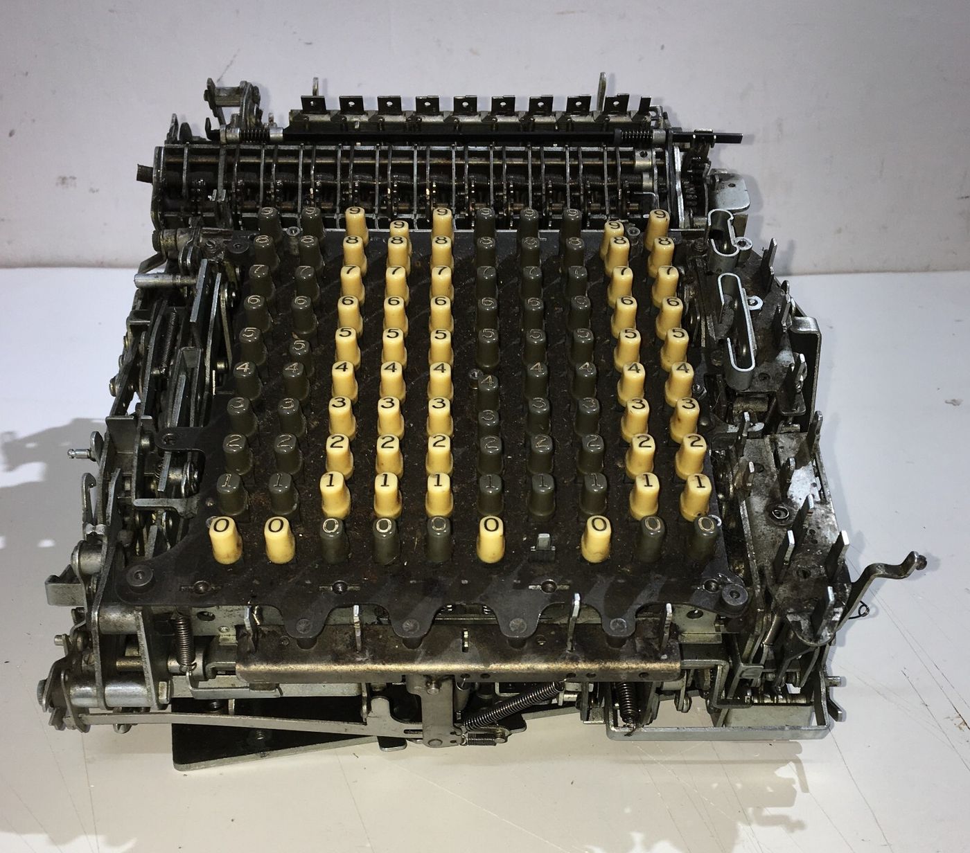 Tecnologia, Scrittura, Matematica: Calcolatrice Artistica E Scultura Tecnologica