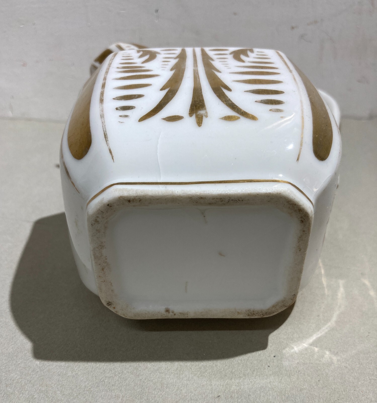 Decorativo Soprammobile In Porcellana Bianca E Dorata   Teiera d'Epoca