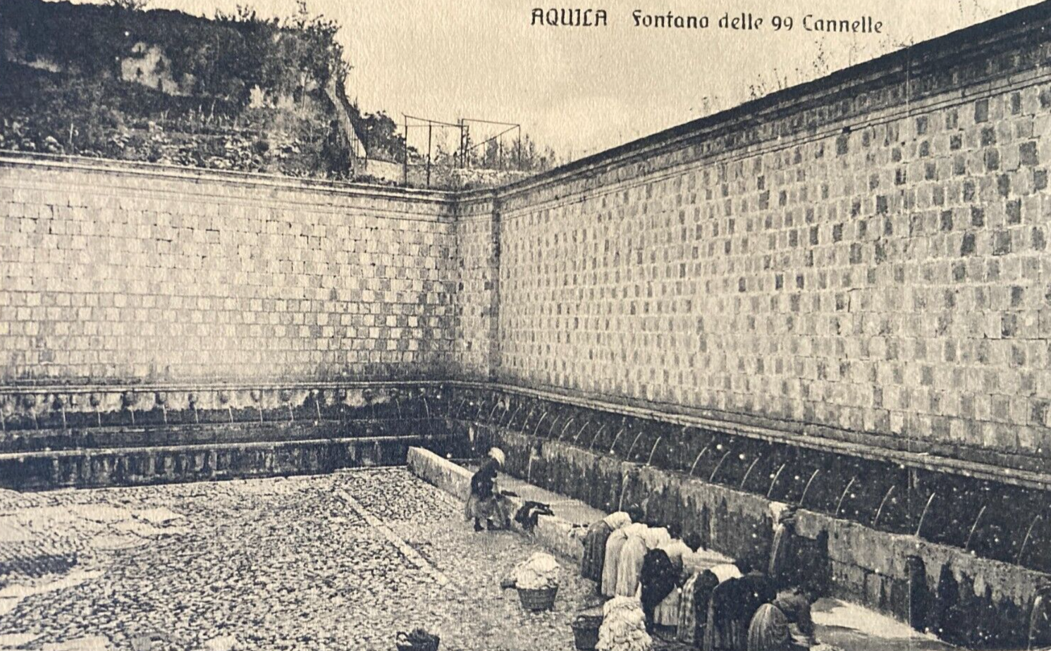 Abruzzo, L'Aquila, Fontana Delle 99 Cannelle Con Lavandaie, Cartolina d'Epoca