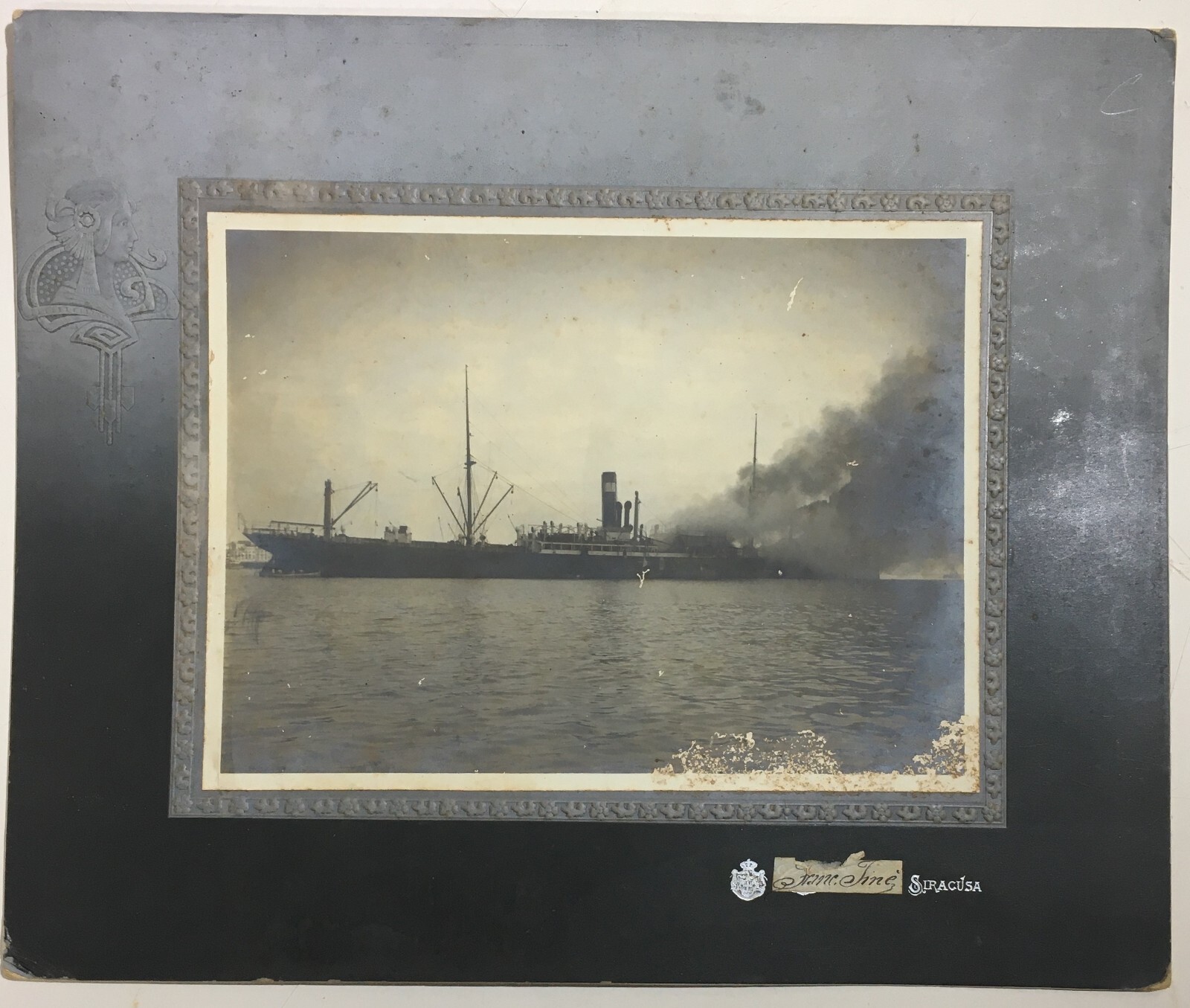 Incendio A Bordo Di Una Nave, Siracusa. Fotografia Originale Di Francesco Tinè