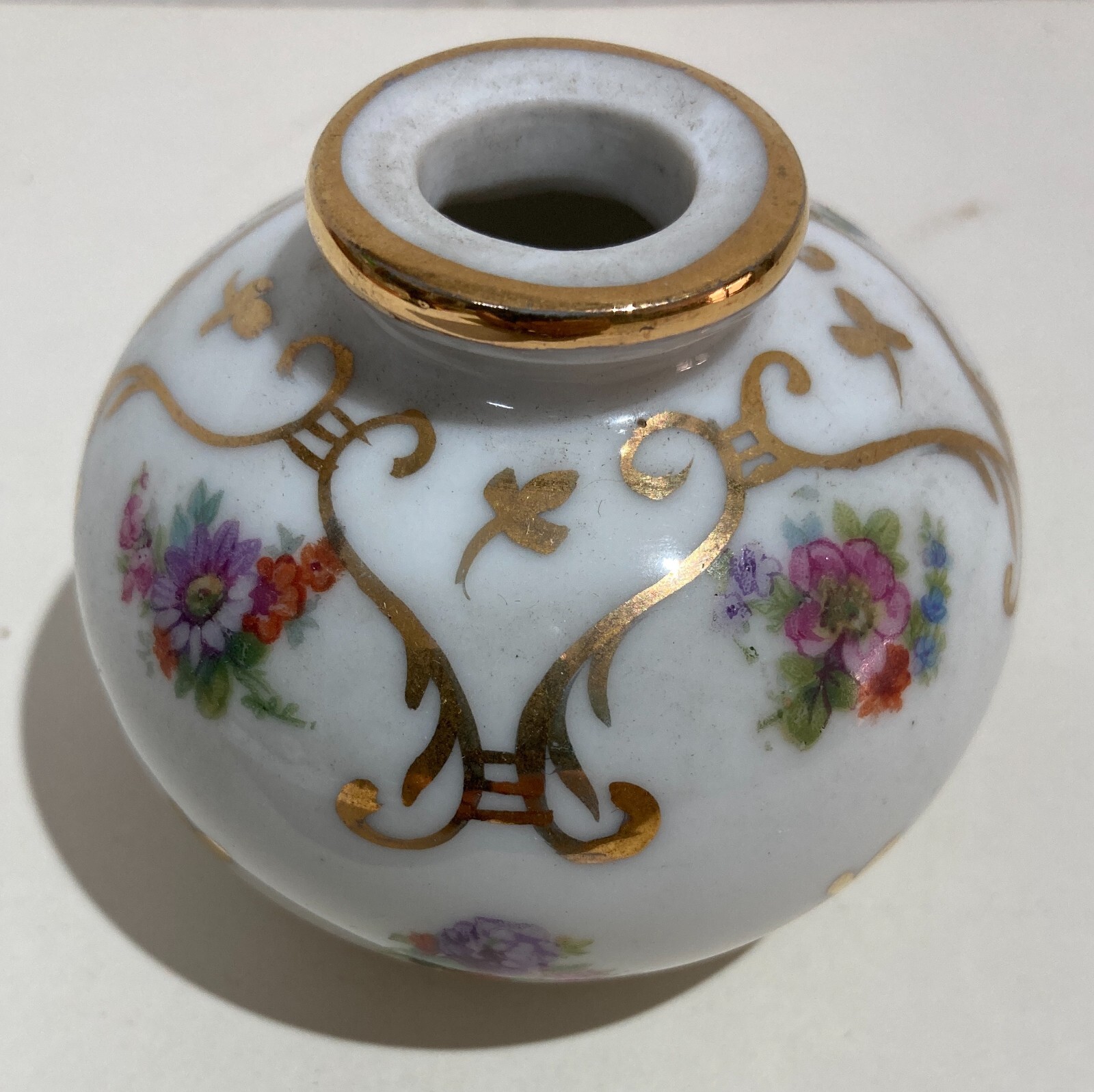 Soprammobile Decorativo In Porcellana   Vasetto Floreale Con Dorature