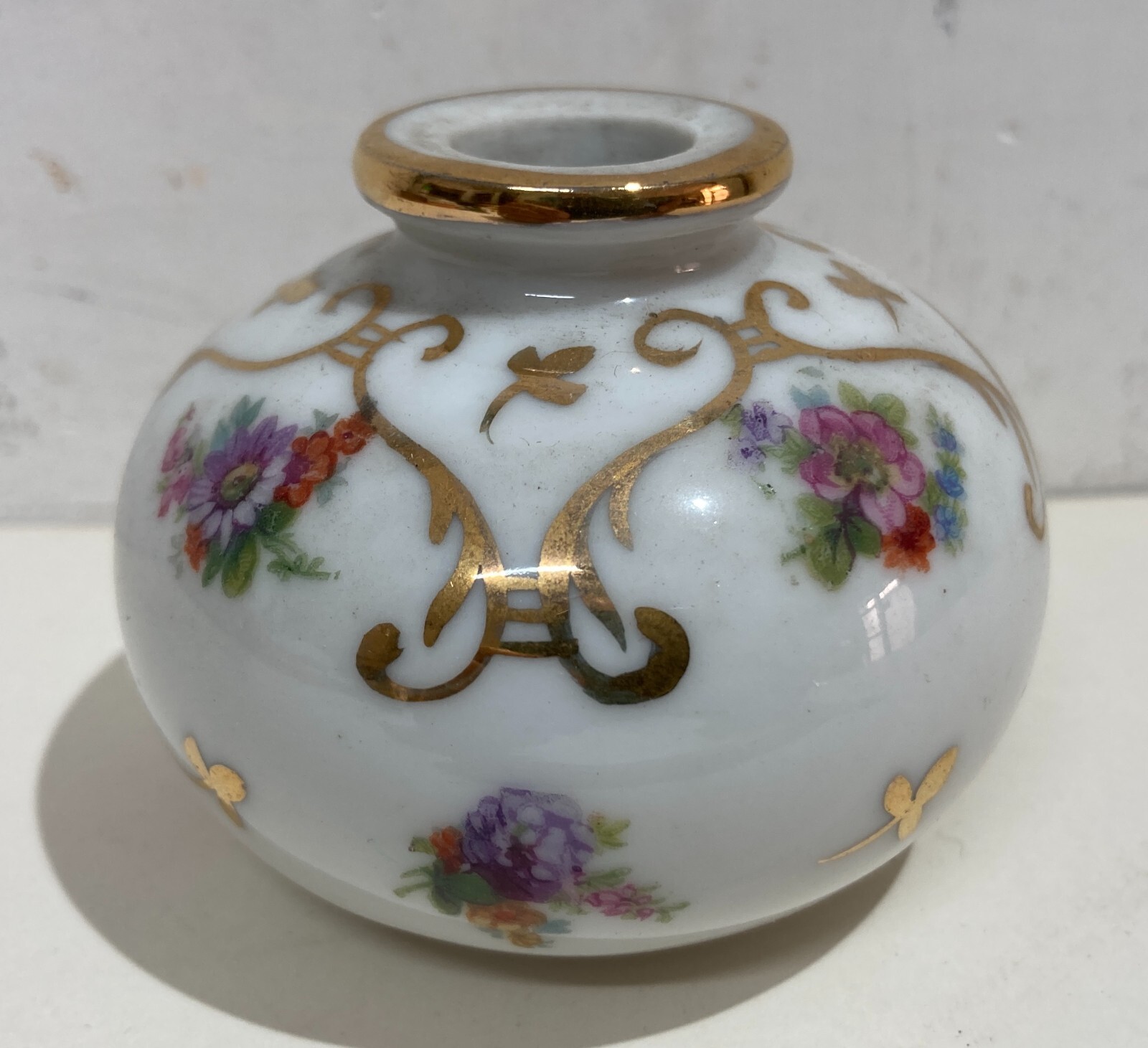 Soprammobile Decorativo In Porcellana   Vasetto Floreale Con Dorature
